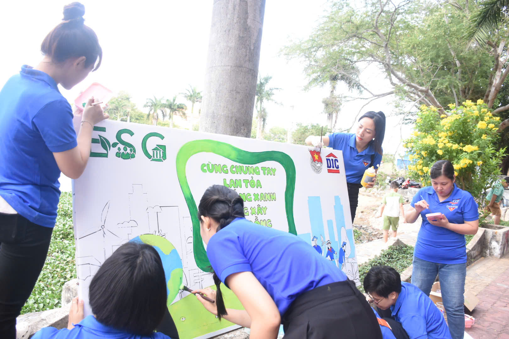 Nhiều hoạt động trong ngày cao điểm tình nguyện Chung tay xây dựng đô thị văn minh năm 2025