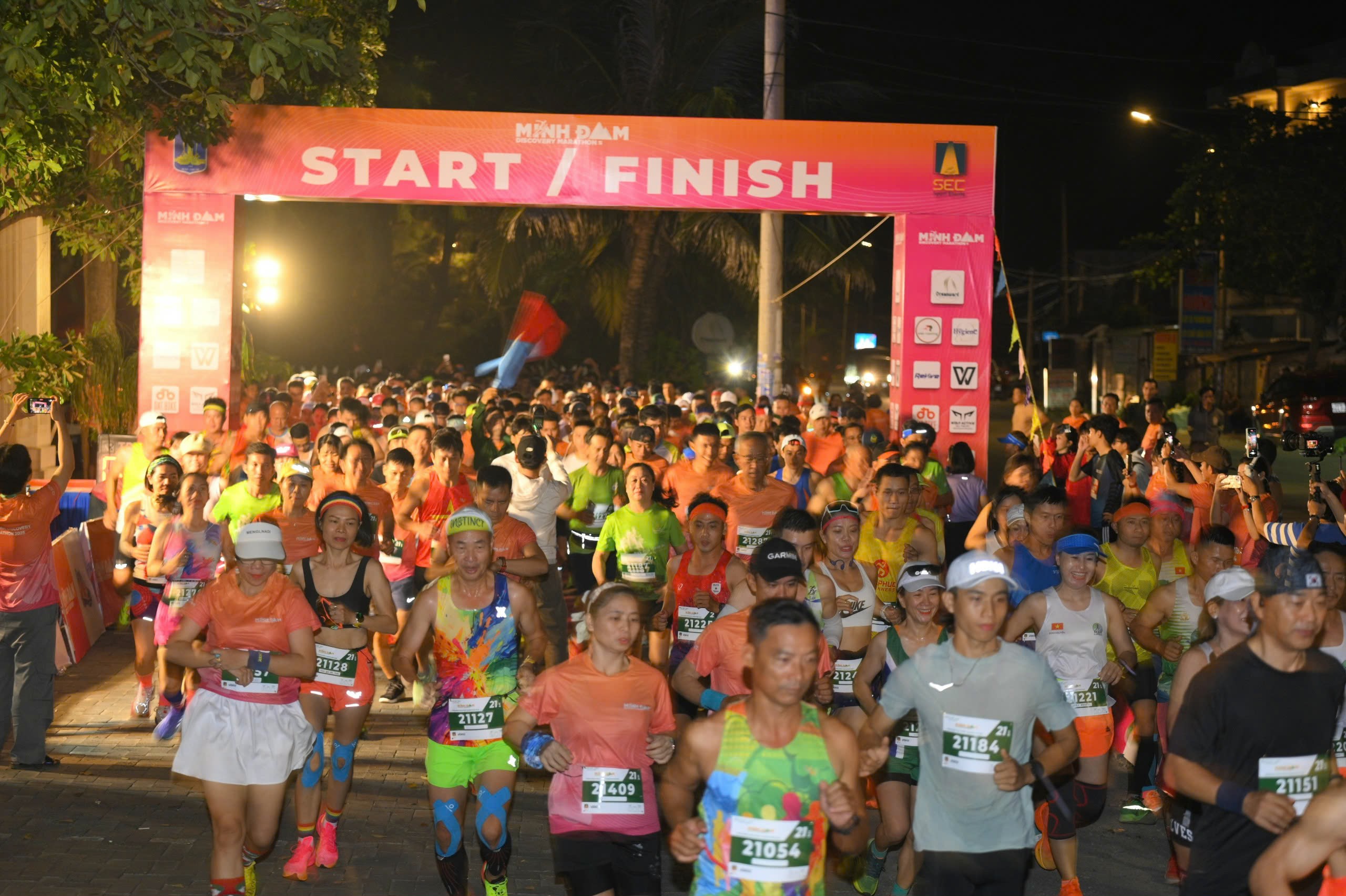 Gần 1.600 VĐV trong cả nước tham gia giải chạy Minh Đạm Discovery Marathon 2025.