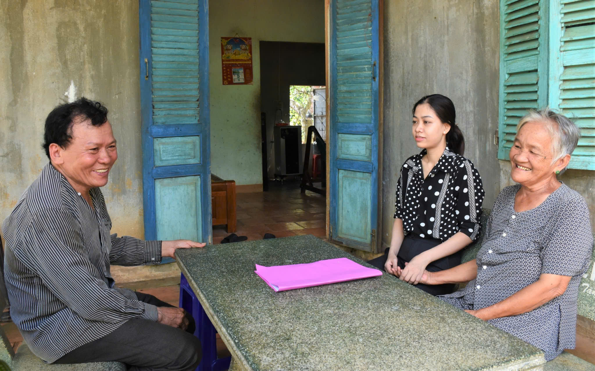 Bà Ria-Vũng Tàu đã thực hiện tốt chính sách chăm lo về nhà ở cho người có công với cách mạng.  Trong ảnh: Người có công huyện Châu Đức với niềm vui được hỗ trợ xây nhà mới.