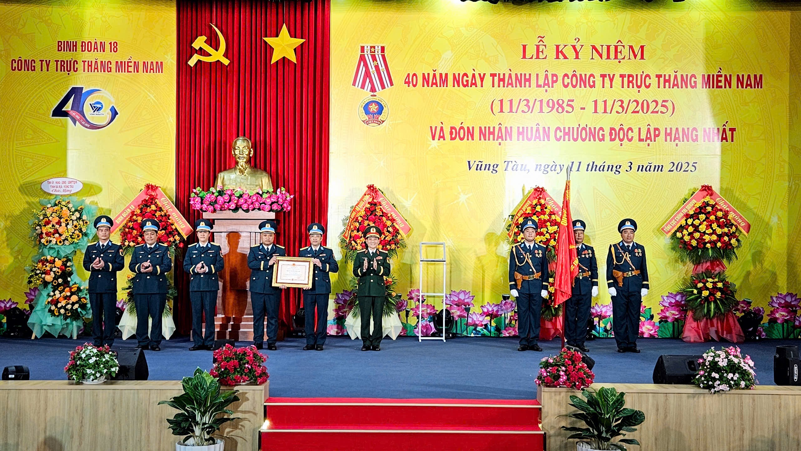 Công ty Trực thăng Miền Nam vinh dự được Đảng, Nhà nước tặng thưởng huân chương Độc lập hạng Nhất nhân dịp kỷ niệm 40 năm ngày thành lập.