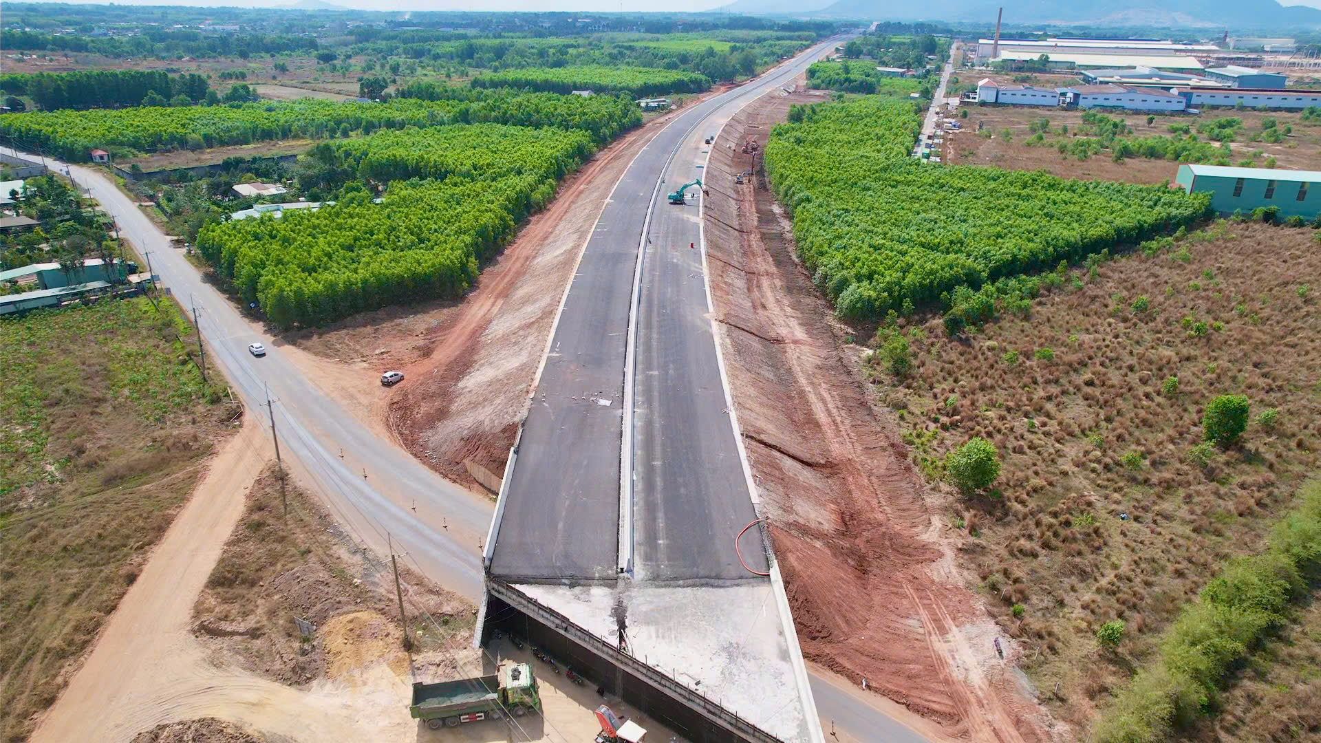 Cao tốc BH-VT đoạn qua Bà Rịa-Vũng Tàu đã dần thành hình hiện đã thảm nhựa 2 lớp. 