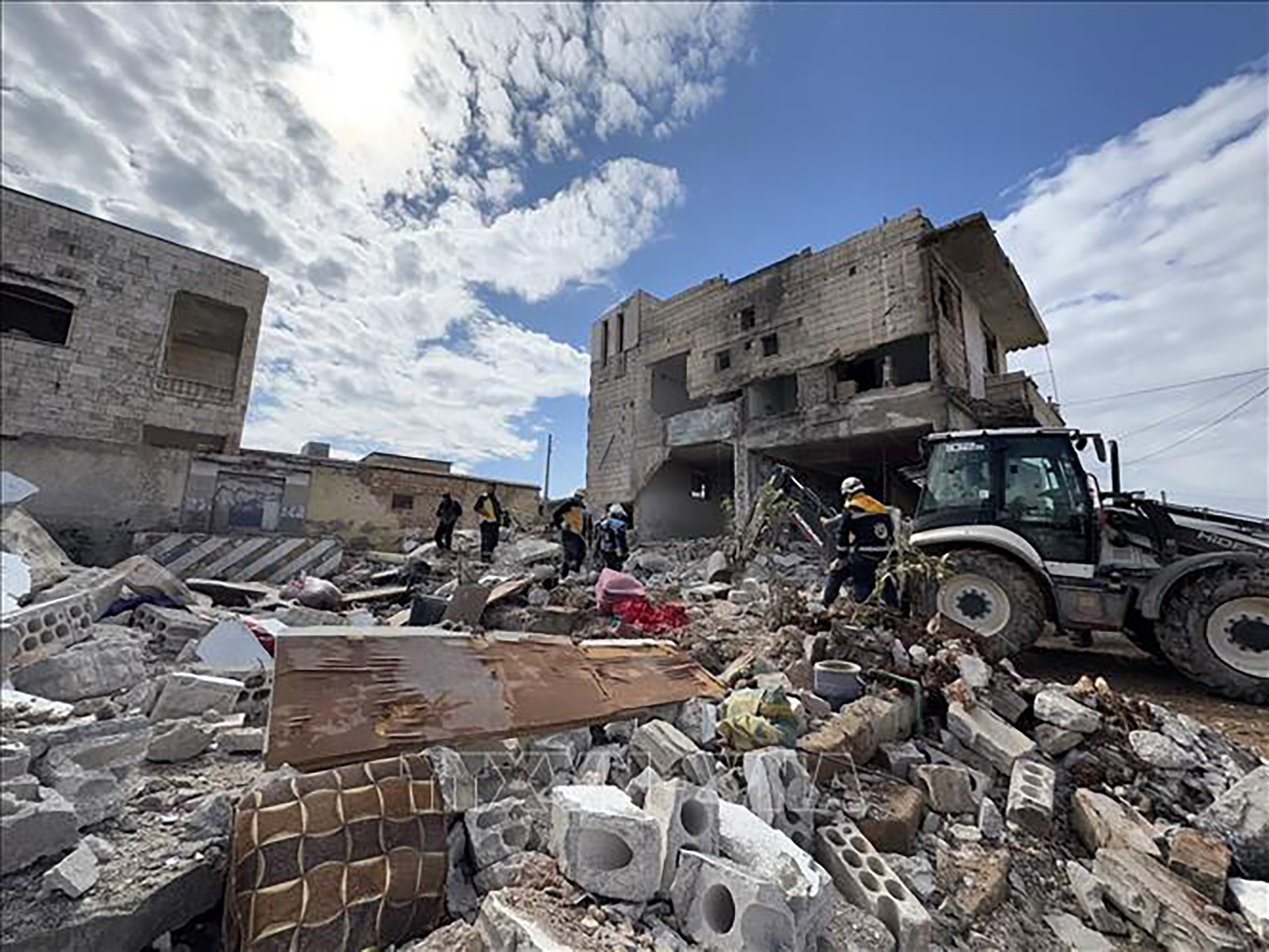 Tòa nhà bị phá hủy sau một vụ nổ ở Al-Nayrab, tỉnh Idlib, Syria.