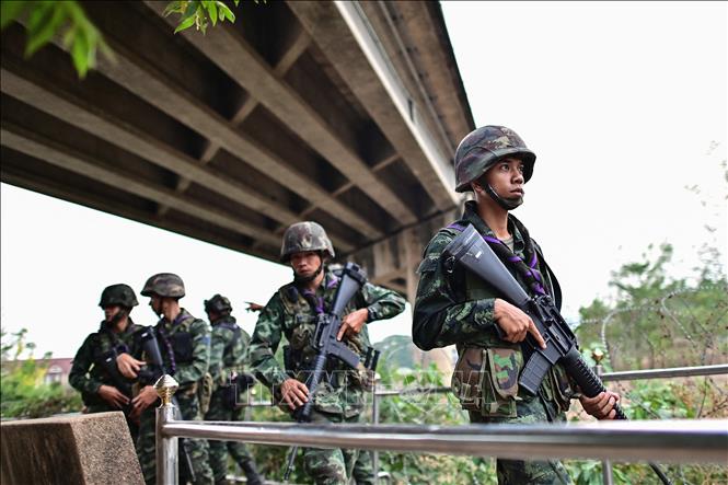 Binh sĩ Thái Lan gác gần cửa khẩu Tak ở huyện Mae Sot, biên giới với Myanmar.