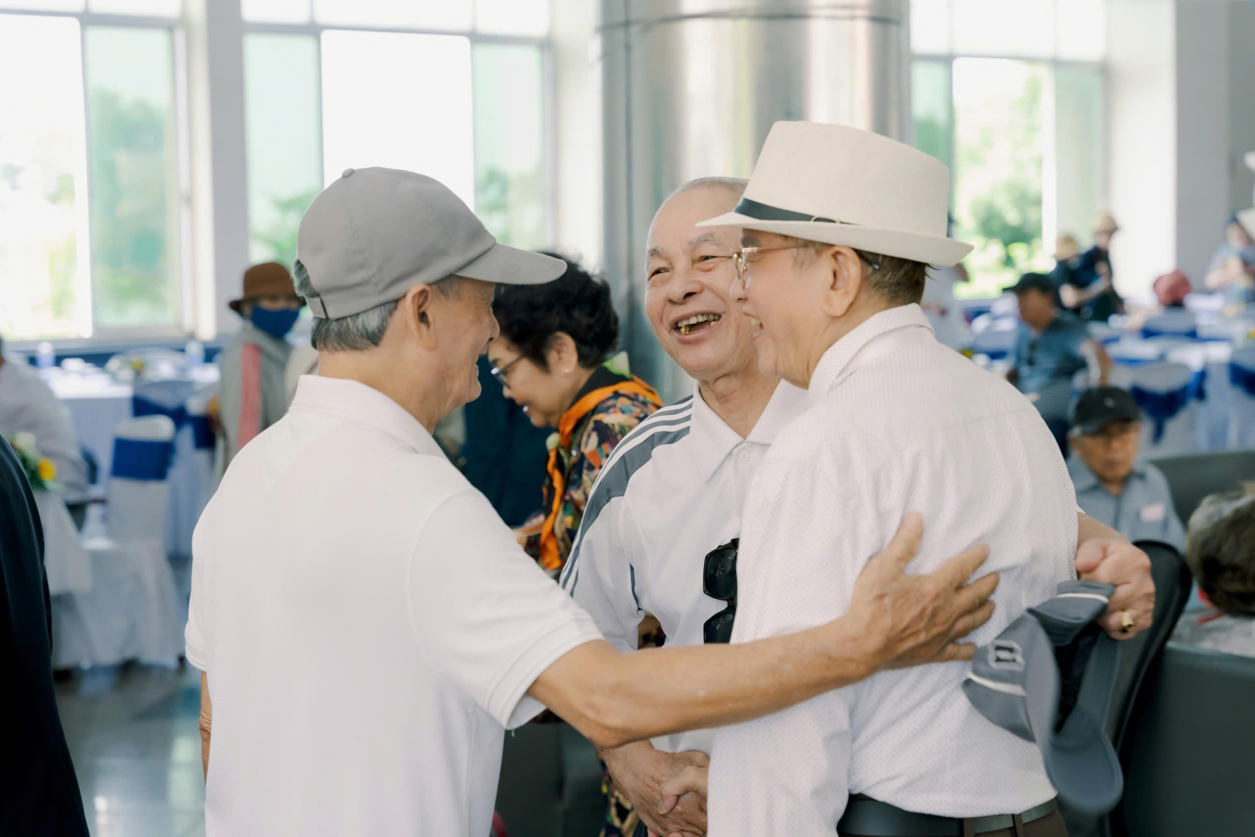 Các cựu học sinh miền Nam trên đất Bắc trong một lần hội ngộ tại TP.Vũng Tàu.