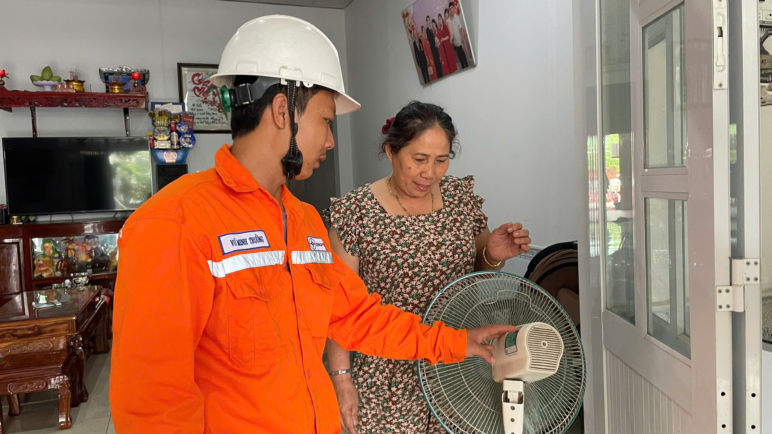 Giật mình về tiền điện, cần tiết kiệm tối đa