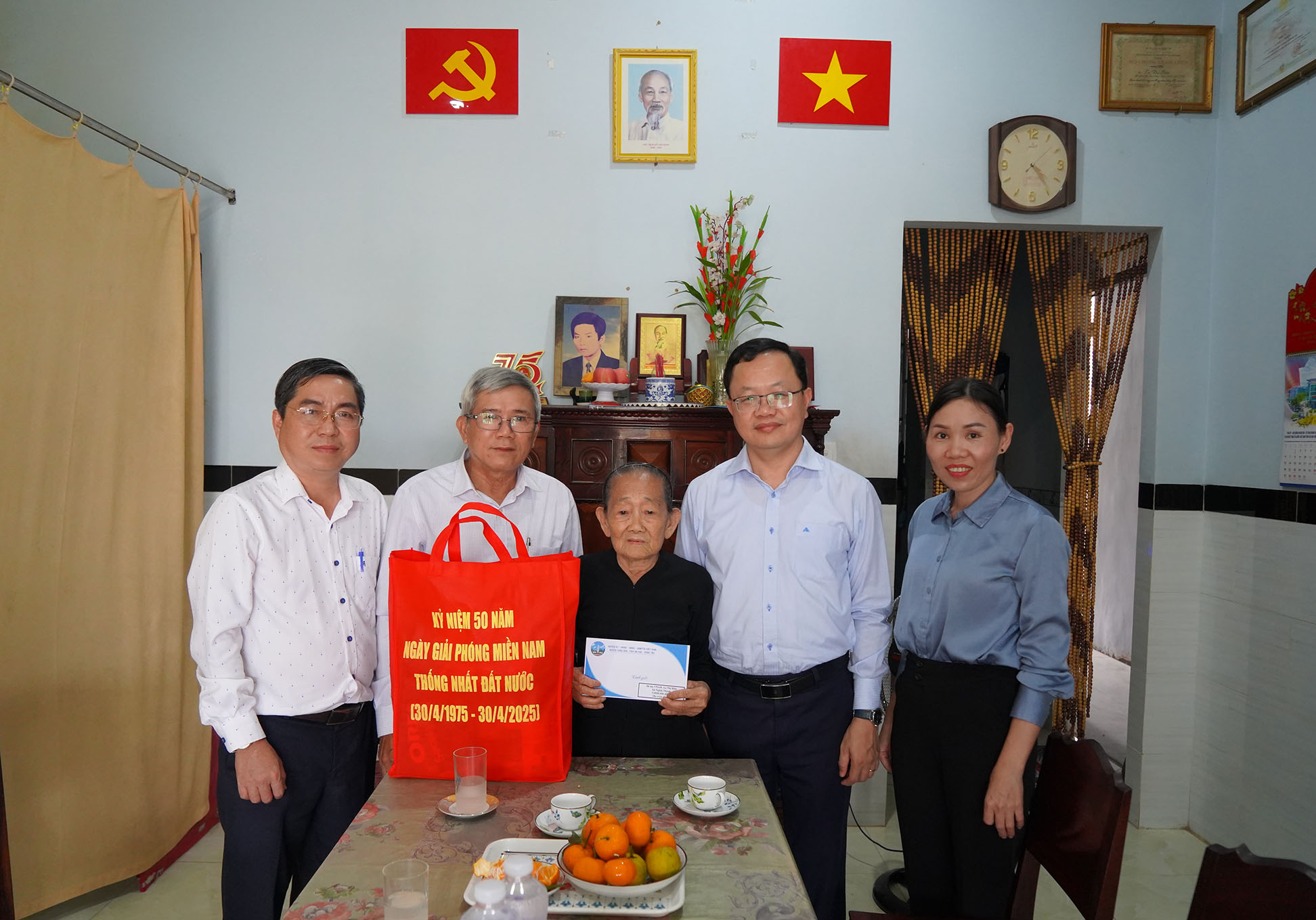 Huyện Châu Đức: Thăm, tặng quà Mẹ Việt Nam Anh hùng, gia đình chính sách