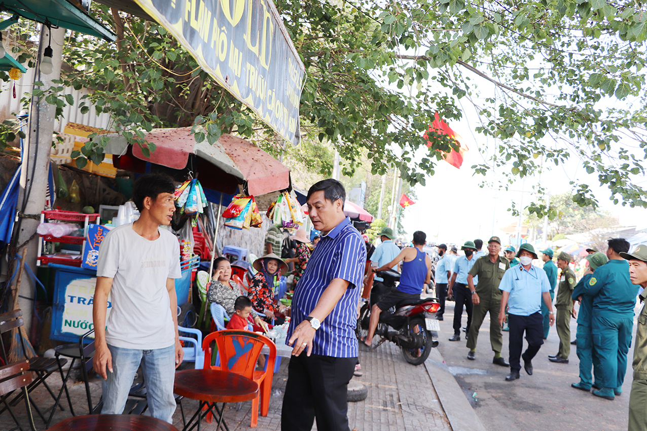 Long Hải xử lý vi phạm trật tự đô thị trong cao điểm lễ 30/4