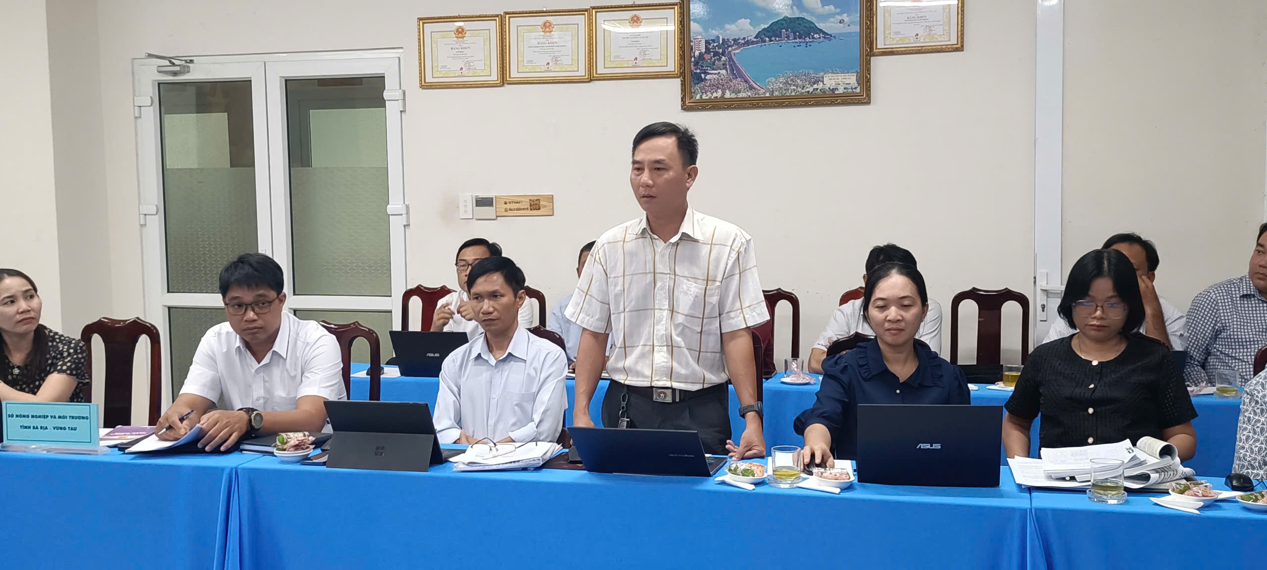 Cán bộ Chi cục Thủy sản và Kiểm ngư tỉnh Bà Rịa - Vũng Tàu chia sẻ kinh nghiệm xử lý vi phạm tàu cá mất kết nối.