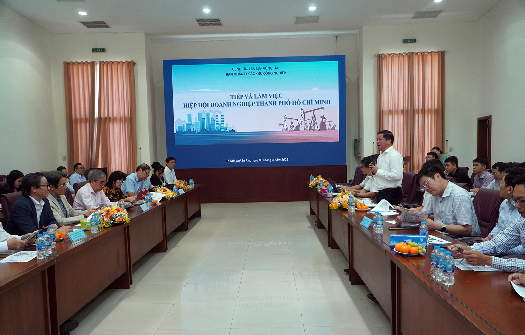 Quang cảnh buổi làm việc giữa Ban Quản lý các KCN tỉnh và Hiệp hội DN TP.Hồ Chí Minh.