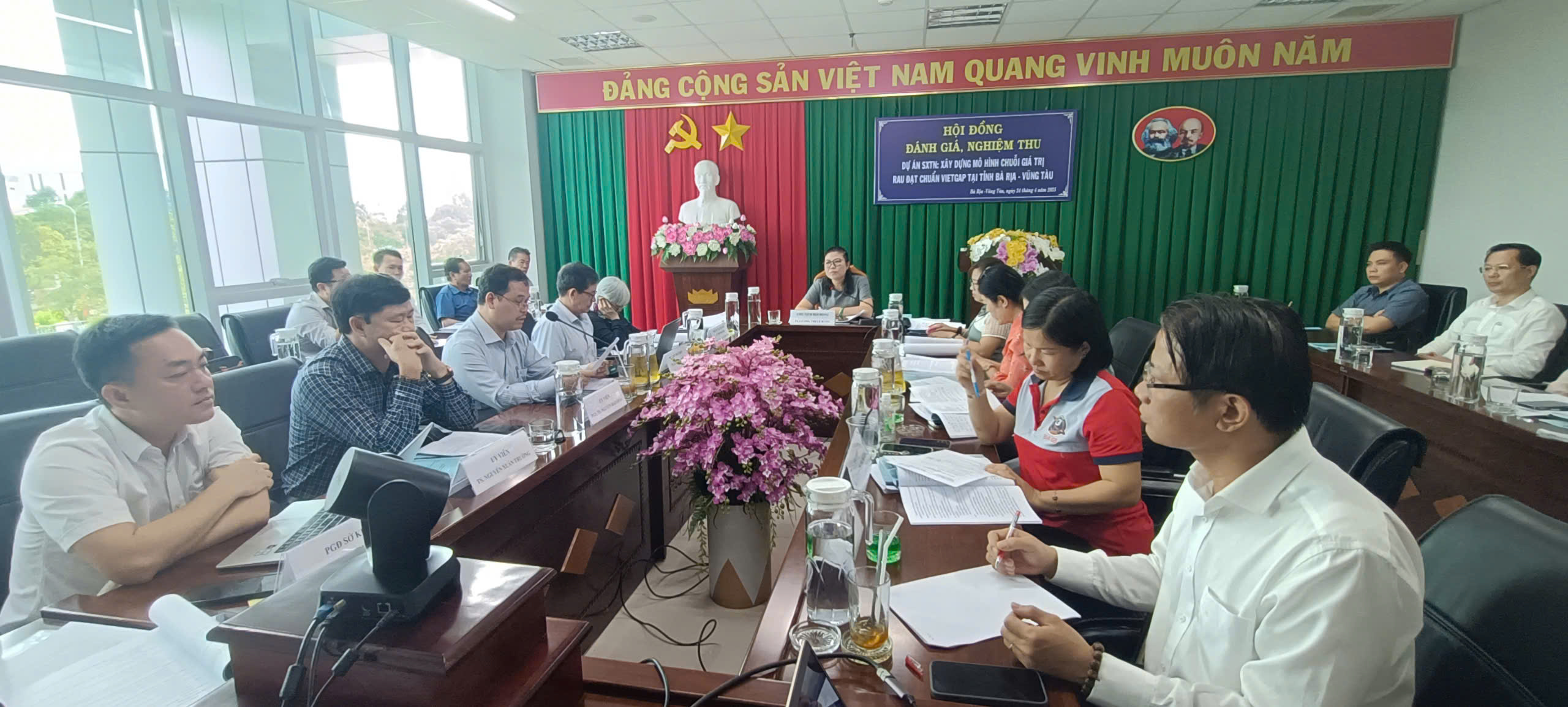 Hội đồng đánh giá, nghiệm thu đề tàu KH-CN cấp tỉnh - Dự án Xây dựng mô hình chuỗi giá trị rau theo tiêu chuẩn VietGAP tại tỉnh Bà Rịa - Vũng Tàu ngày 24/4.