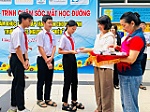 Tặng kính cho 378 học sinh mắc tật khúc xạ