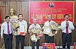 Huyện ủy Xuyên Mộc trao Huy hiệu Đảng cho đảng viên