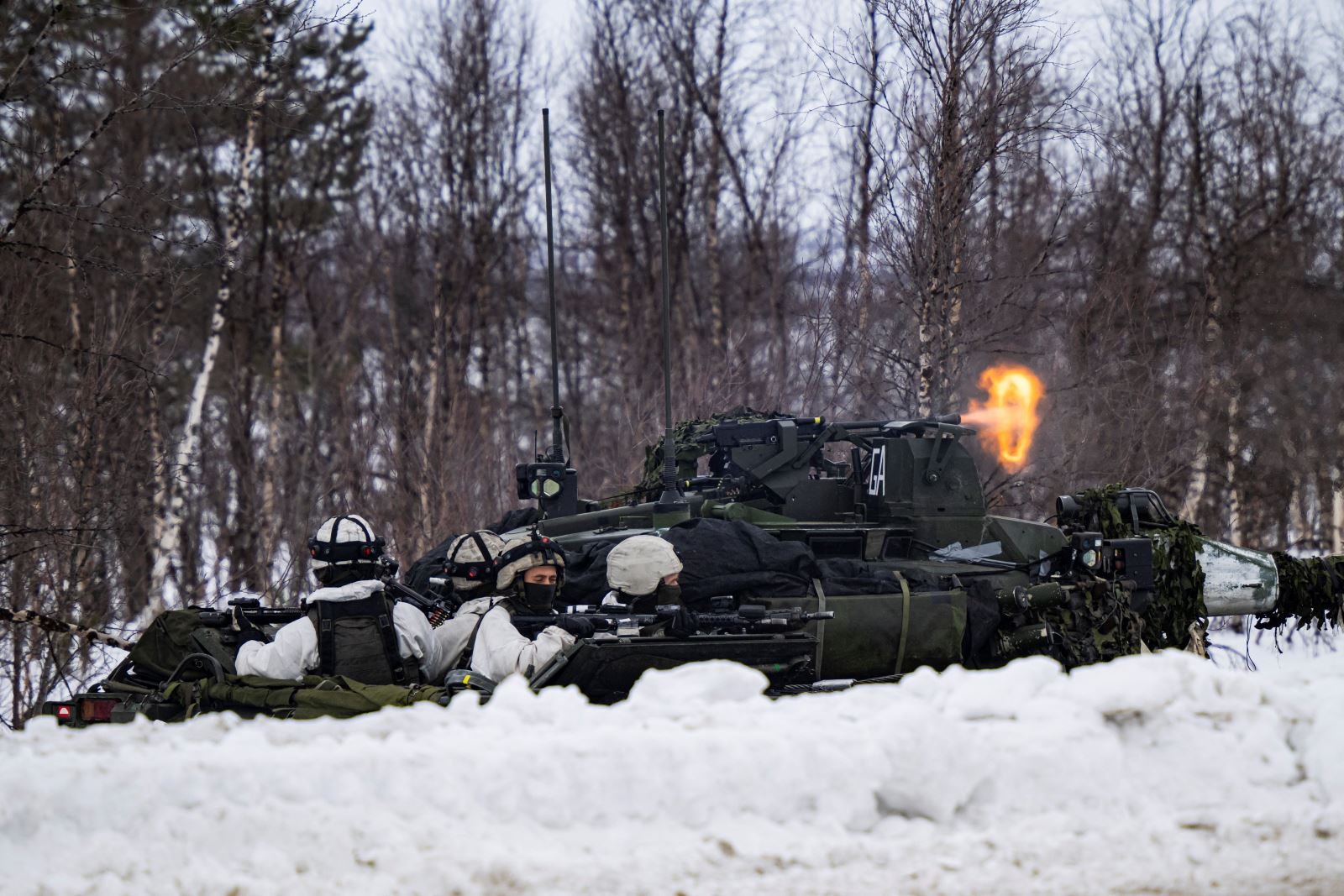 NATO tập trận quân sự lớn dọc biên giới Nga