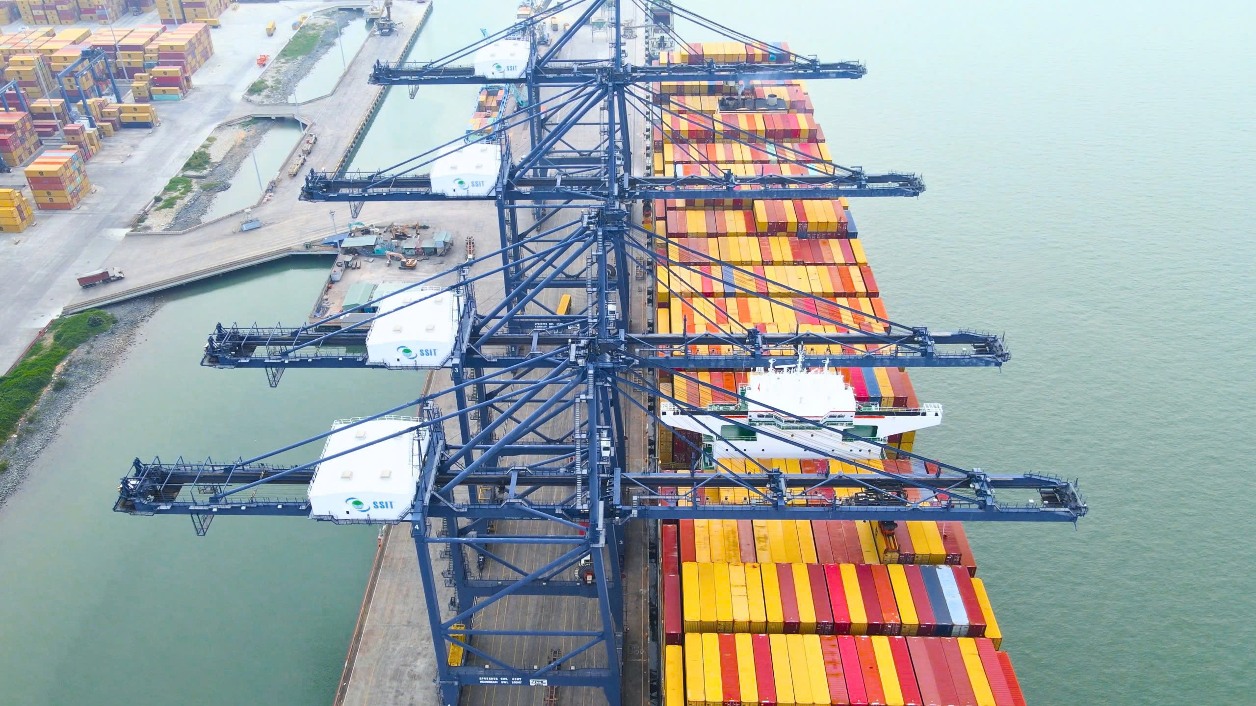 Siêu tàu MSC OLIVER cập cảng SSIT, kết nối trực tiếp Việt Nam - Mỹ