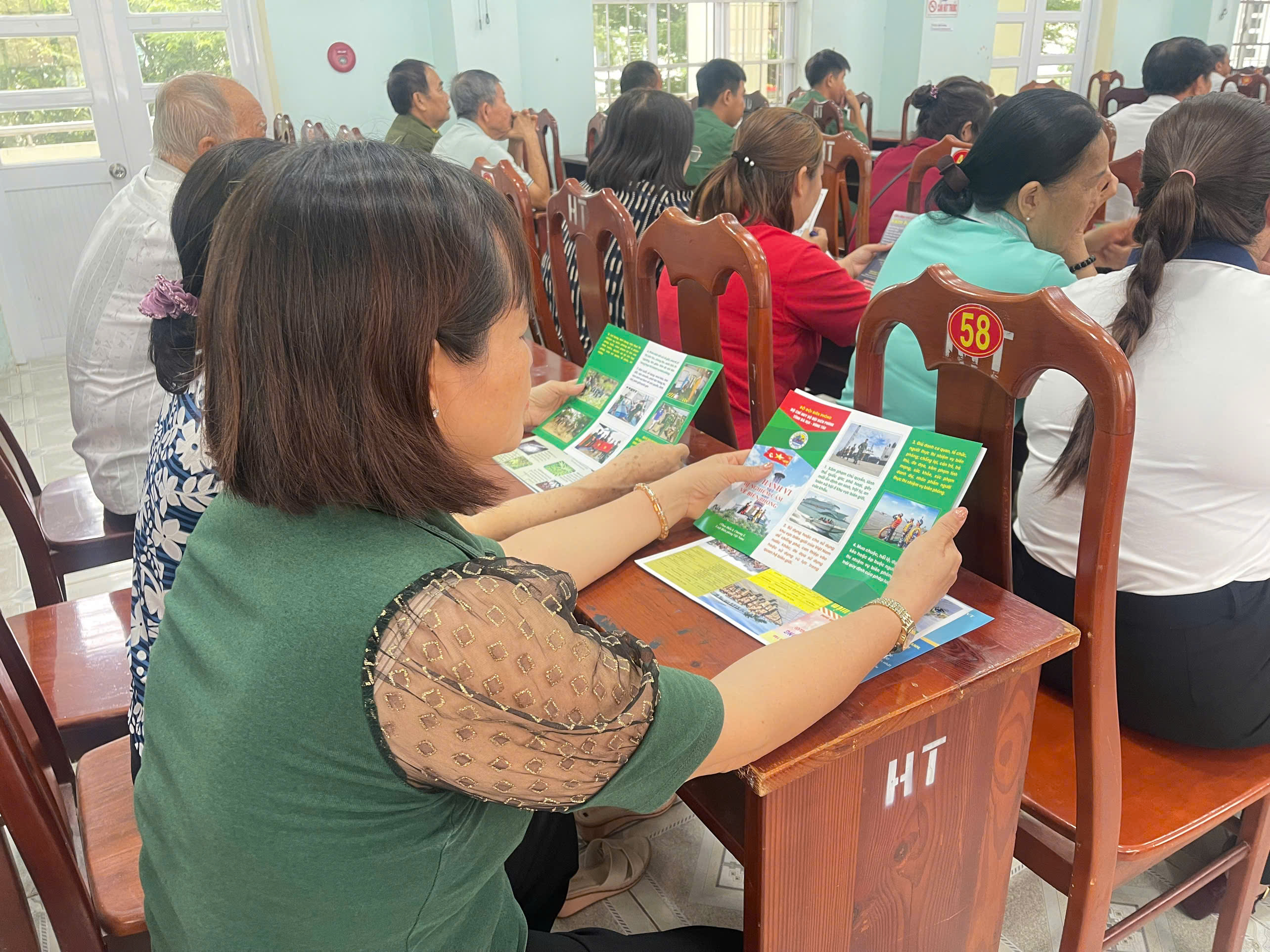 Tuyên truyền Luật Biên phòng cho 200 cán bộ, nhân dân
