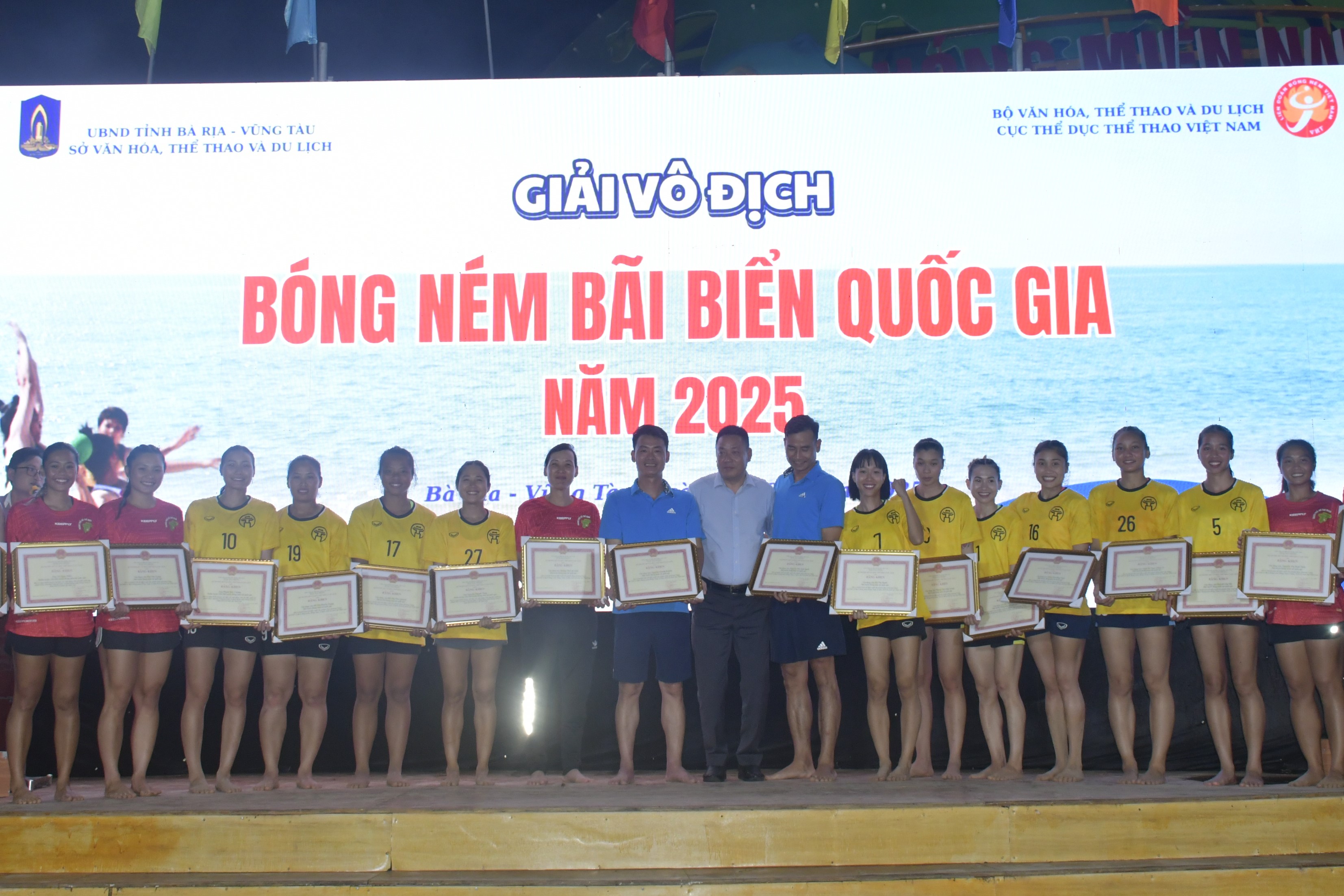 TP. Hồ Chí Minh thắng lớn tại Giải Bóng ném bãi biển quốc gia 2025