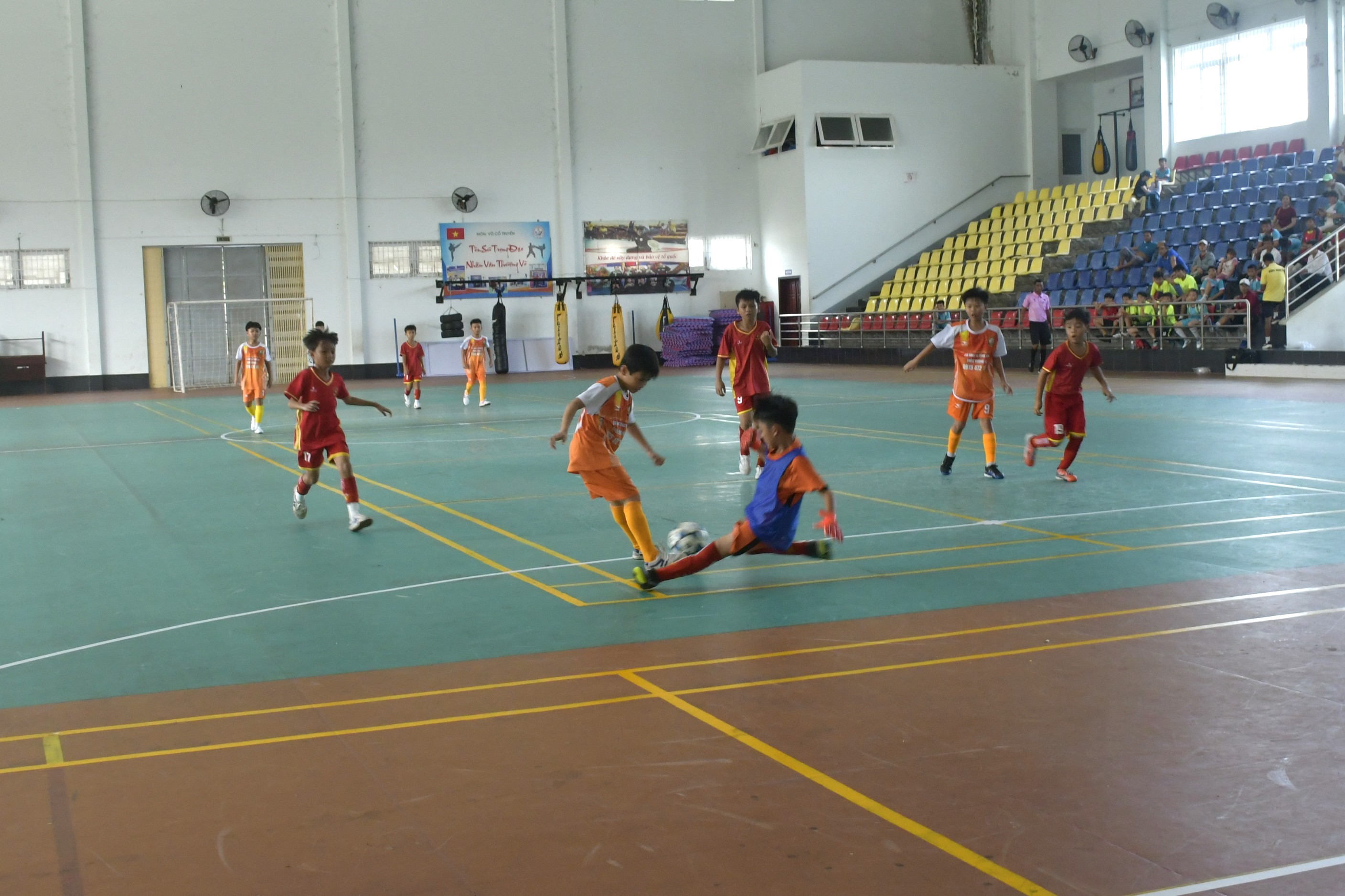 14 đội bóng tranh tài Giải bóng đá U11 các CLB tỉnh