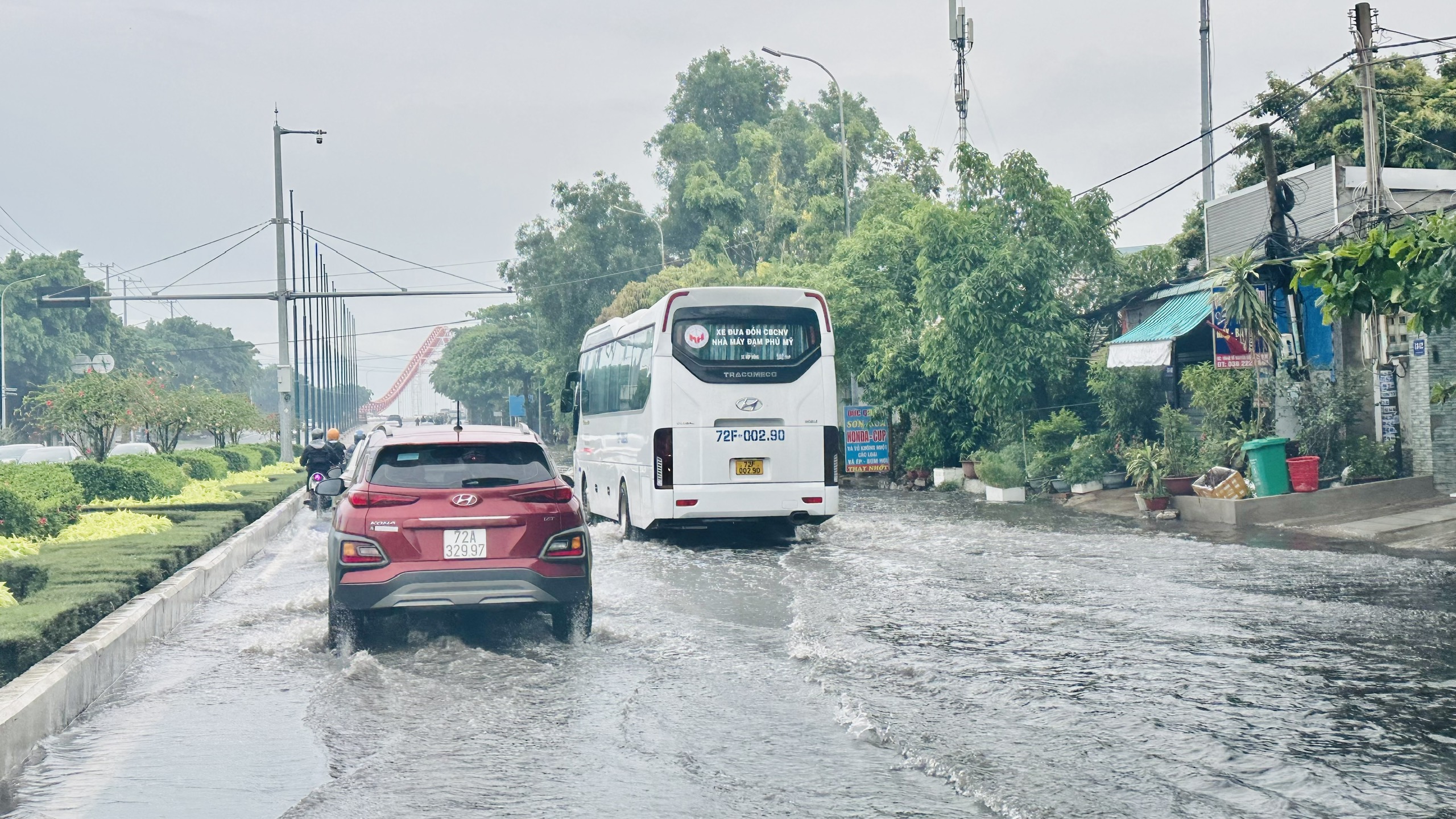 Mưa lớn trên diện rộng, nhiều nơi ngập sâu