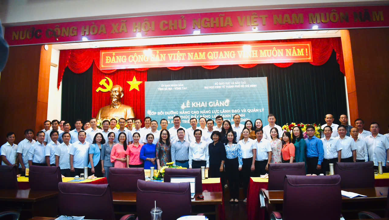 69 cán bộ dự lớp bồi dưỡng nâng cao năng lực lãnh đạo, quản lý