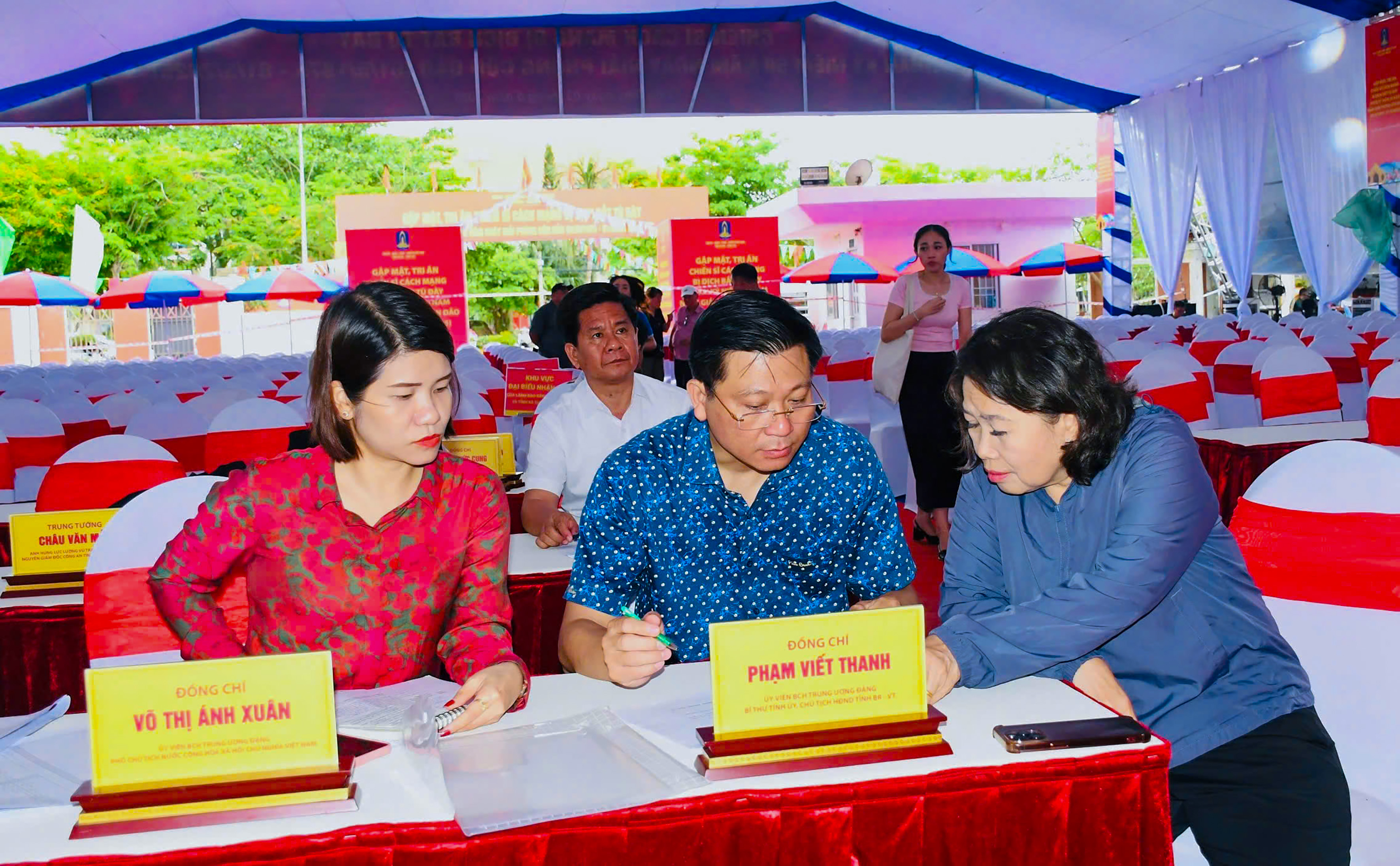 Phó Bí thư Thường trực Tỉnh ủy, Trưởng Đoàn Đại biểu Quốc hội tỉnh Nguyễn Thị Yến kiếm tra, rà soát công tác chuẩn bị tổ chức chương trình gặp mặt, tri ân chiến sĩ cách mạng bị địch bắt tù đày.