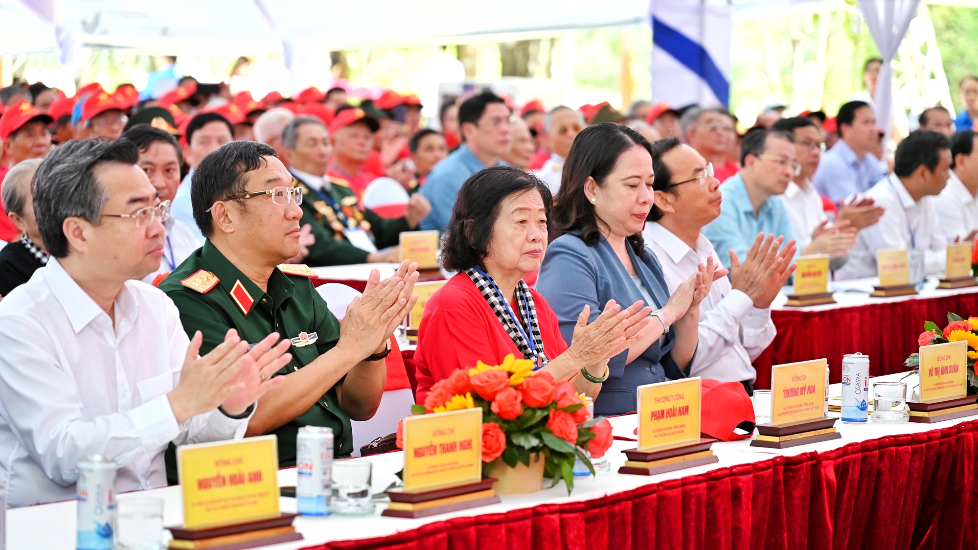 Các đại biểu tham dự buổi gặp mặt.