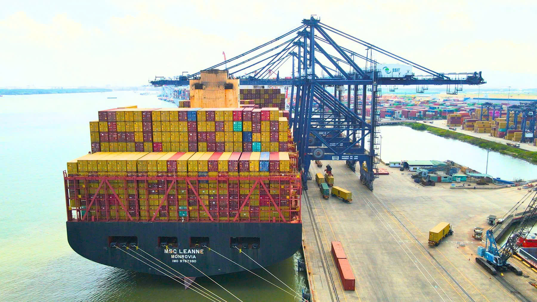 Cảng SSIT đón siêu tàu MSC Leanne với tải trọng 202.461 DWT, dài 400m sức chở thiết kế 19.500 TEU vào ngày 1/5.