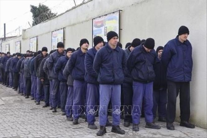 Các tù binh Nga tại trại tù nhân chiến tranh ở miền Tây Ukraine.