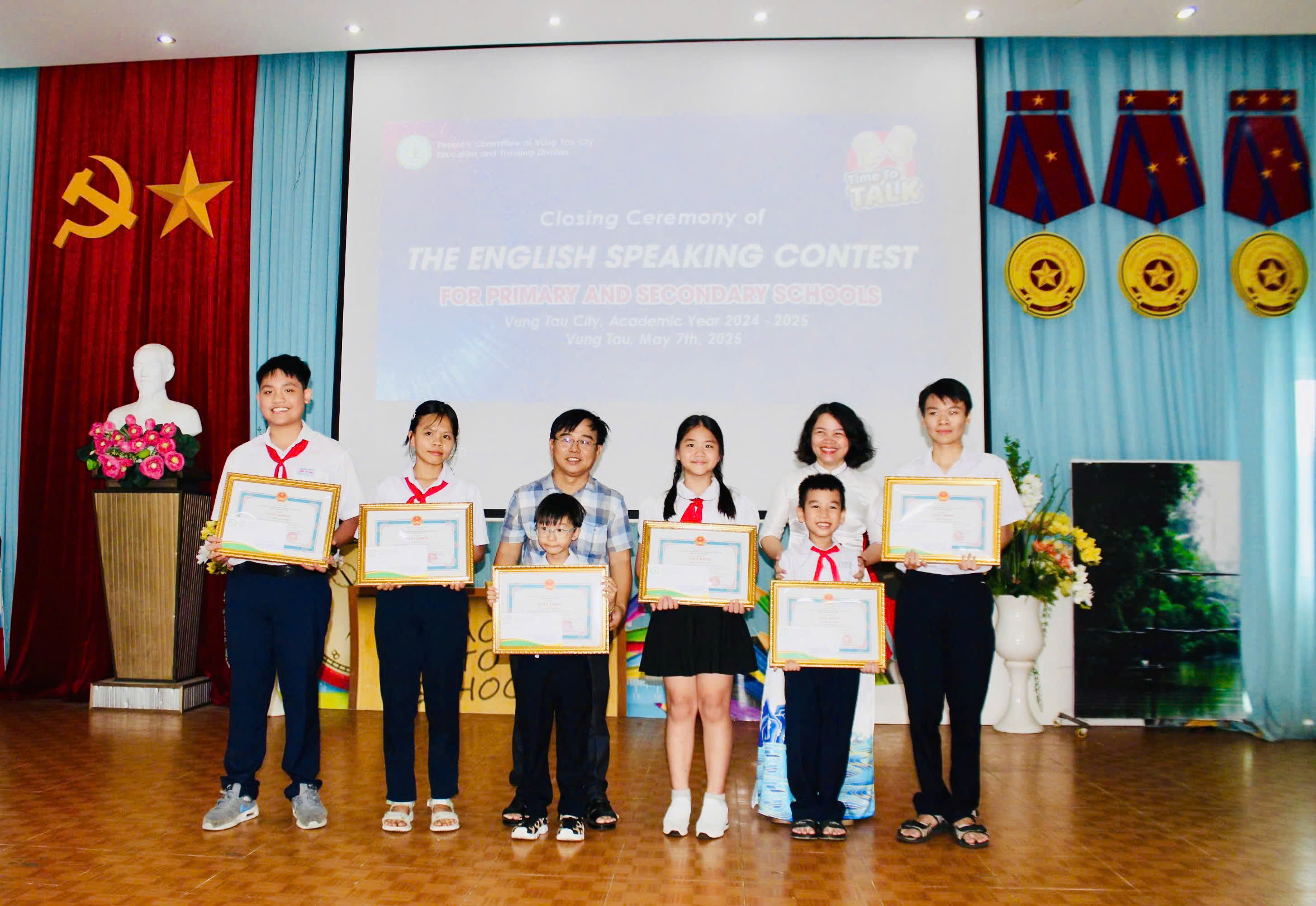 Tại hội thi năm nay, có 6 học sinh đạt thành tích xuất sắc nhất được khen thưởng.