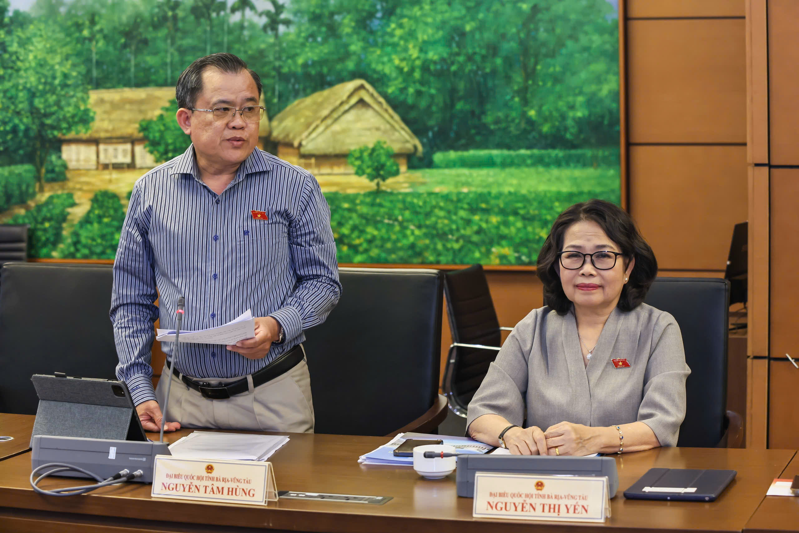 Đại biểu Nguyễn Tâm Hùng, Đại tá - Ủy viên Ủy ban Quốc phòng, An ninh và Đối ngoại: 
