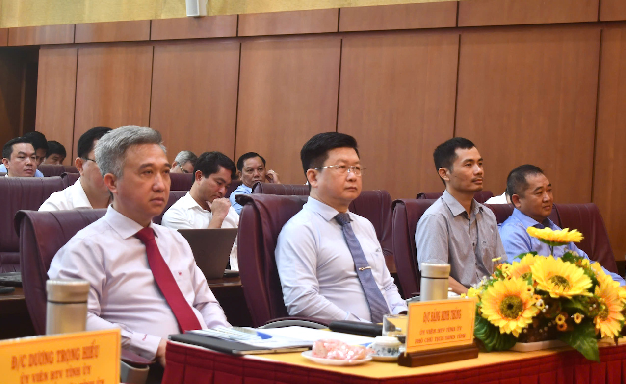 Các đại biểu tham dự lễ khai giảng.
