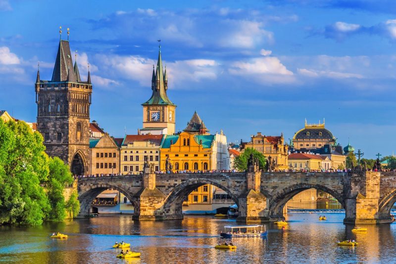 Với sự pha trộn giữa kiến trúc cổ kính và hiện đại, Praha mang đến những trải nghiệm tuyệt vời về văn hóa, nghệ thuật.