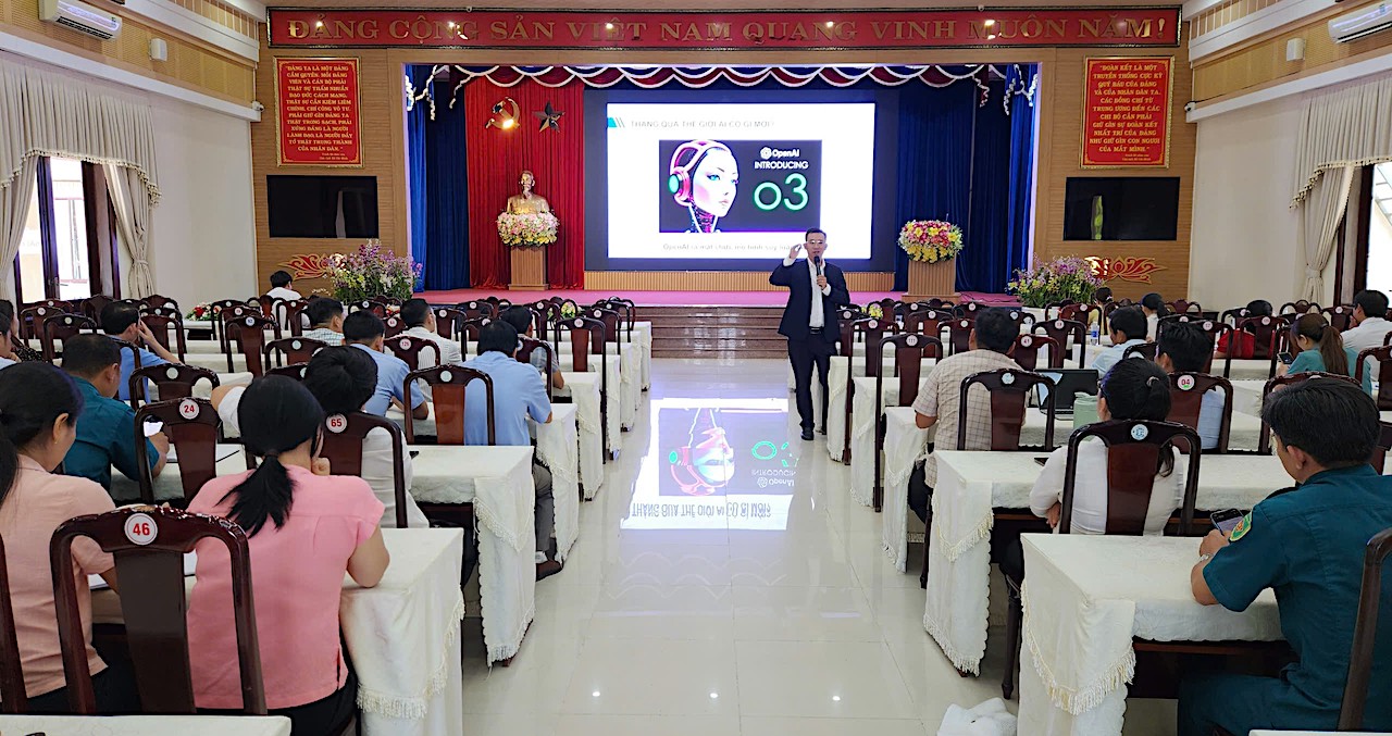 Hơn 150 học viên huyện Châu Đức tham gia lấp tập huấn ứng dụng công nghệ AI trong quản lý hành chính nhà nước.