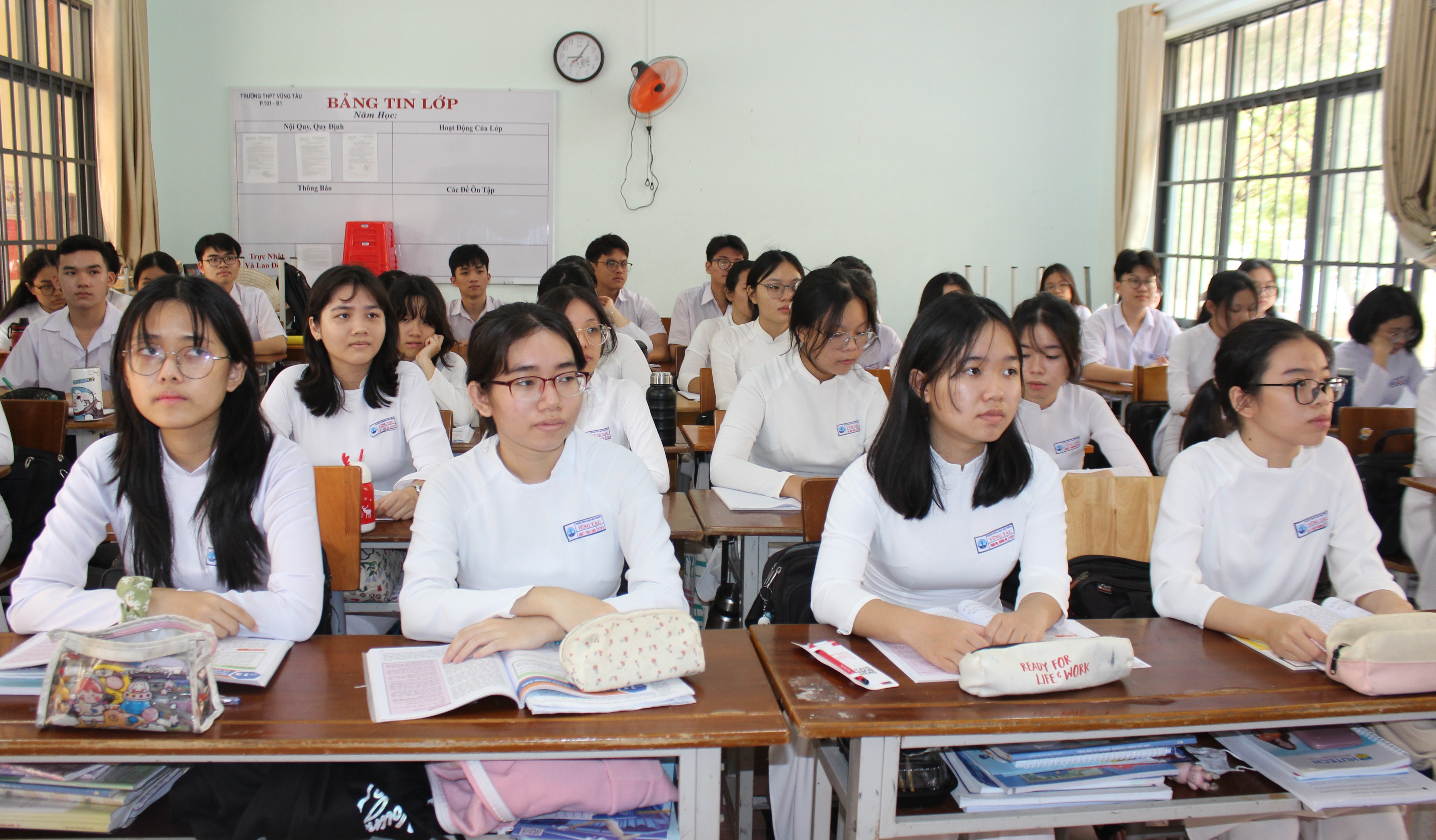 Học sinh Trường THPT Vũng Tàu ôn tập chuẩn bị cho kỳ thi tốt nghiệp THPT năm 2025.