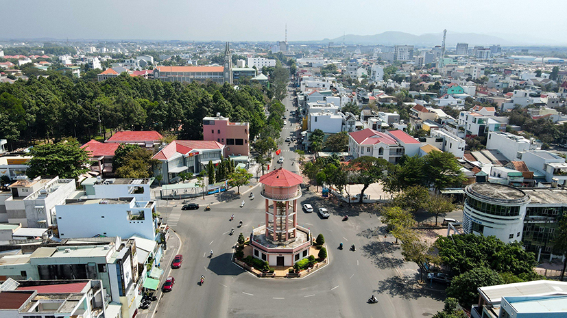 Thành phố Hồ Chí Minh (mới) sẽ có 163 đơn vị hành chính cấp xã (112 phường, 50 xã và 1 đặc khu). Trong ảnh: Một góc đô thị Bà Rịa nhìn từ trên cao. Ảnh: NHÃ UYÊN
