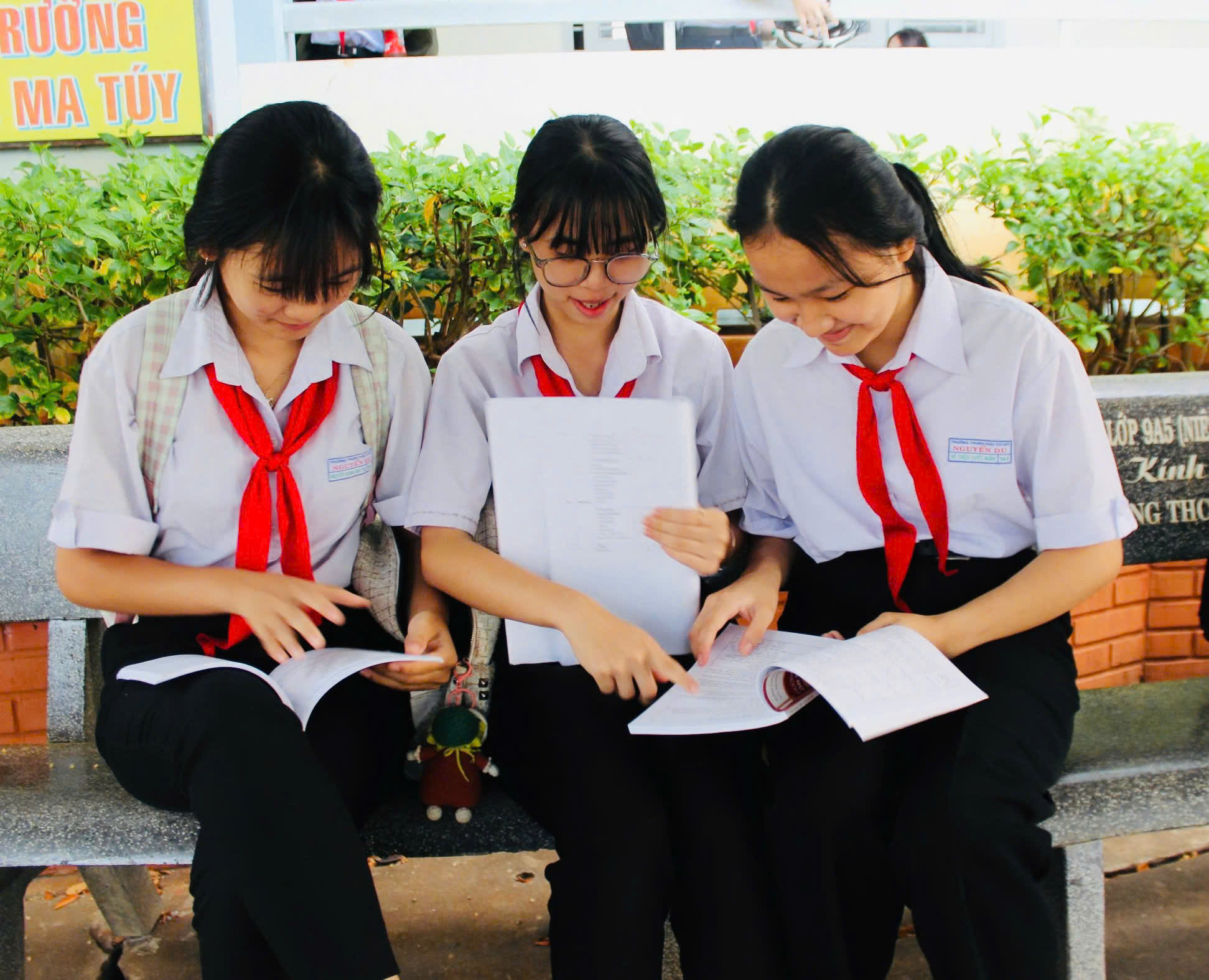 Học sinh Trường THPT Nguyễn Du (TP.Bà Rịa) ôn tập chuẩn bị cho kỳ thi tuyển sinh lớp 10 sắp tới.