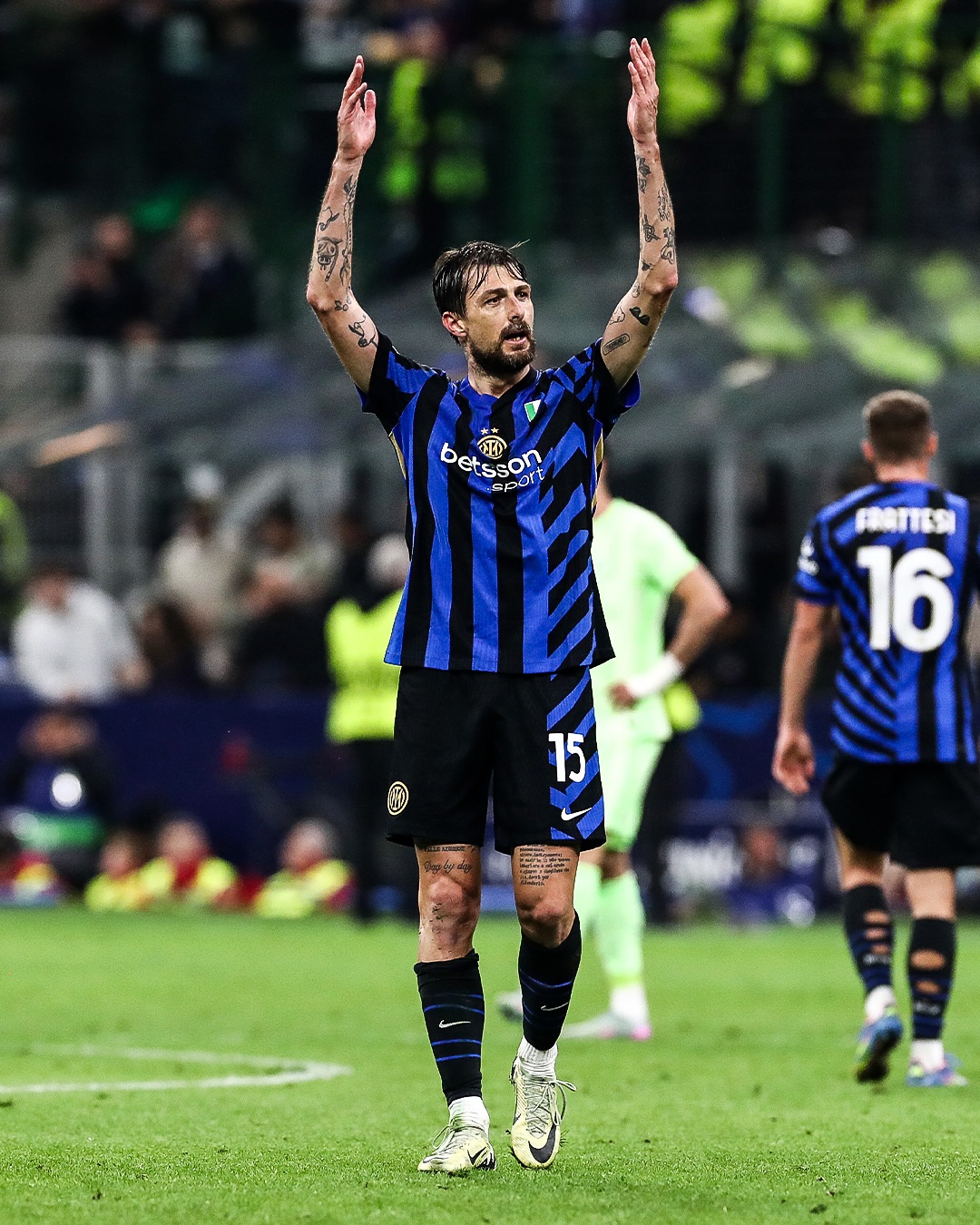 Inter kém Napoli đúng 1 điểm trong khi  giải chỉ còn 2 vòng đấu.