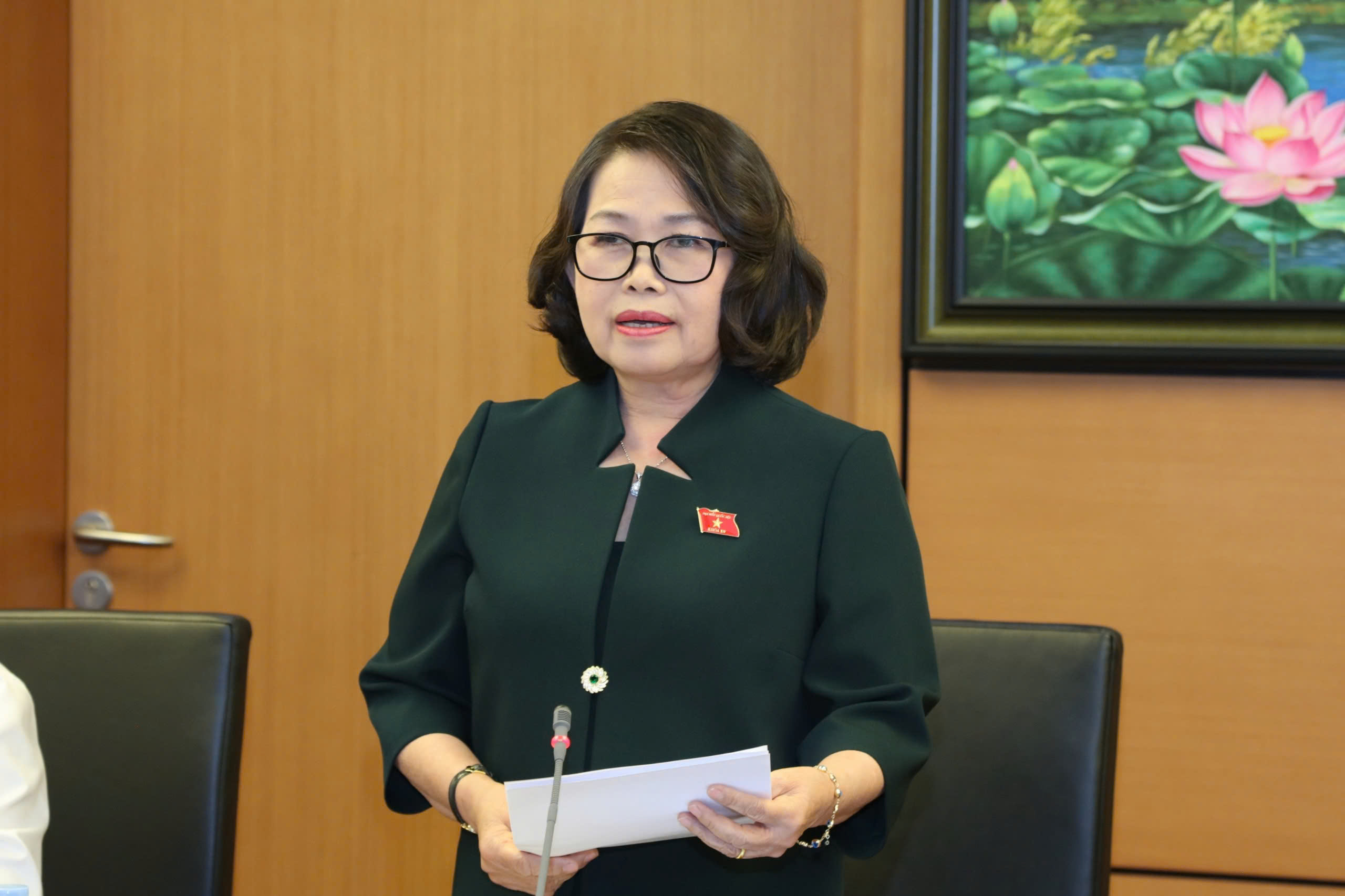 Đại biểu Nguyễn Thị Yến, Phó Bí Thư Thường trực Tỉnh ủy, Trưởng Đoàn ĐBQH tỉnh: “Việc rút ngắn nhiệm kỳ Quốc hội khóa XV và H ĐND các cấp nhiệm kỳ 2021-2026 là chiến lược đồng bộ tổ chức bộ máy, phù hợp Hiến pháp, đáp ứng yêu cầu của đất nước”.