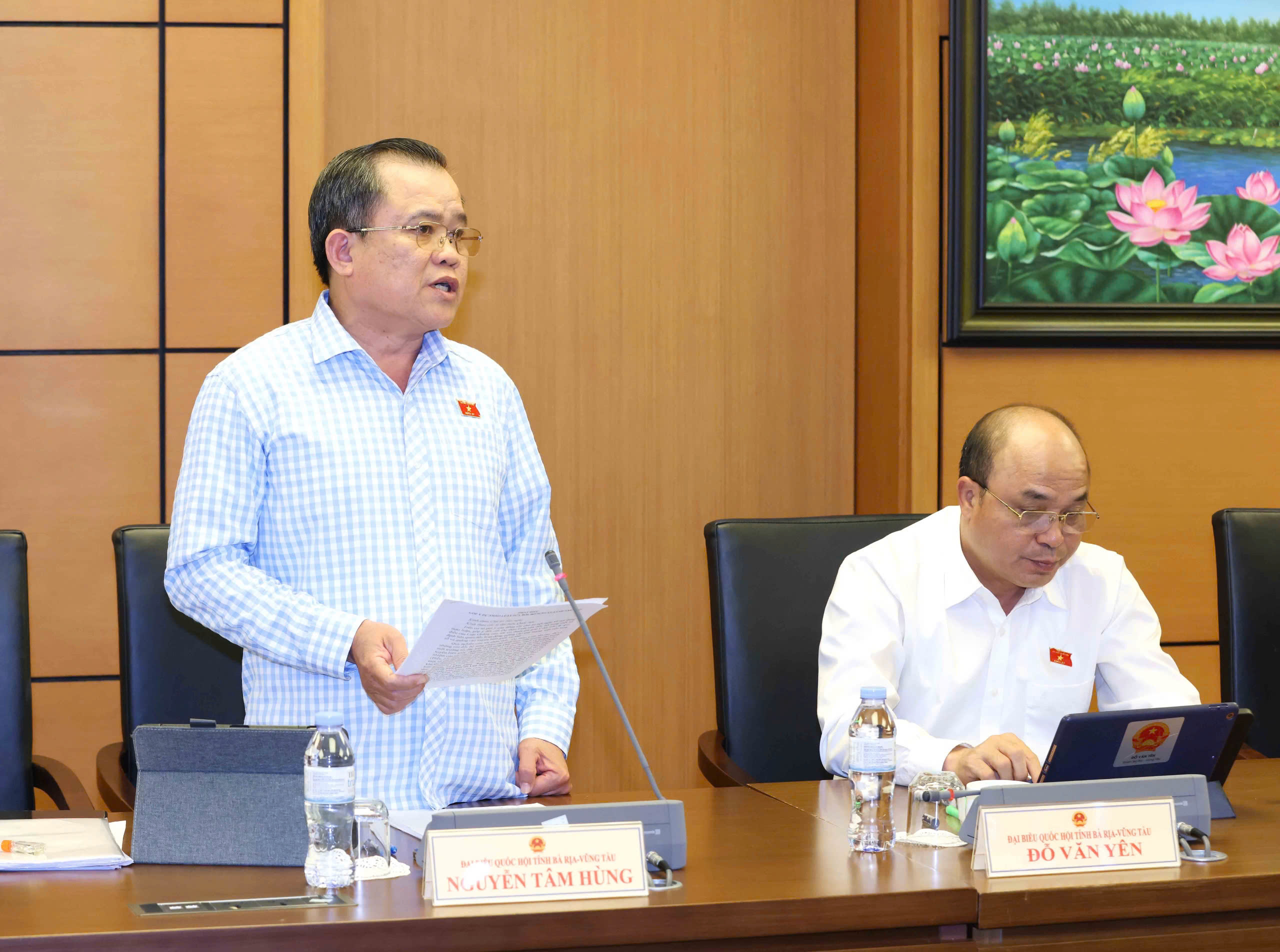 Đại biểu Nguyễn Tâm Hùng, Đại tá, Ủy viên Ủy ban Quốc phòng, An ninh và đối ngoại của Quốc hội: “Rút ngắn nhiệm kỳ và cải tiến quy trình bầu cử là cần thiết, nhưng phải tính đến thực tế miền núi, vùng xa”.