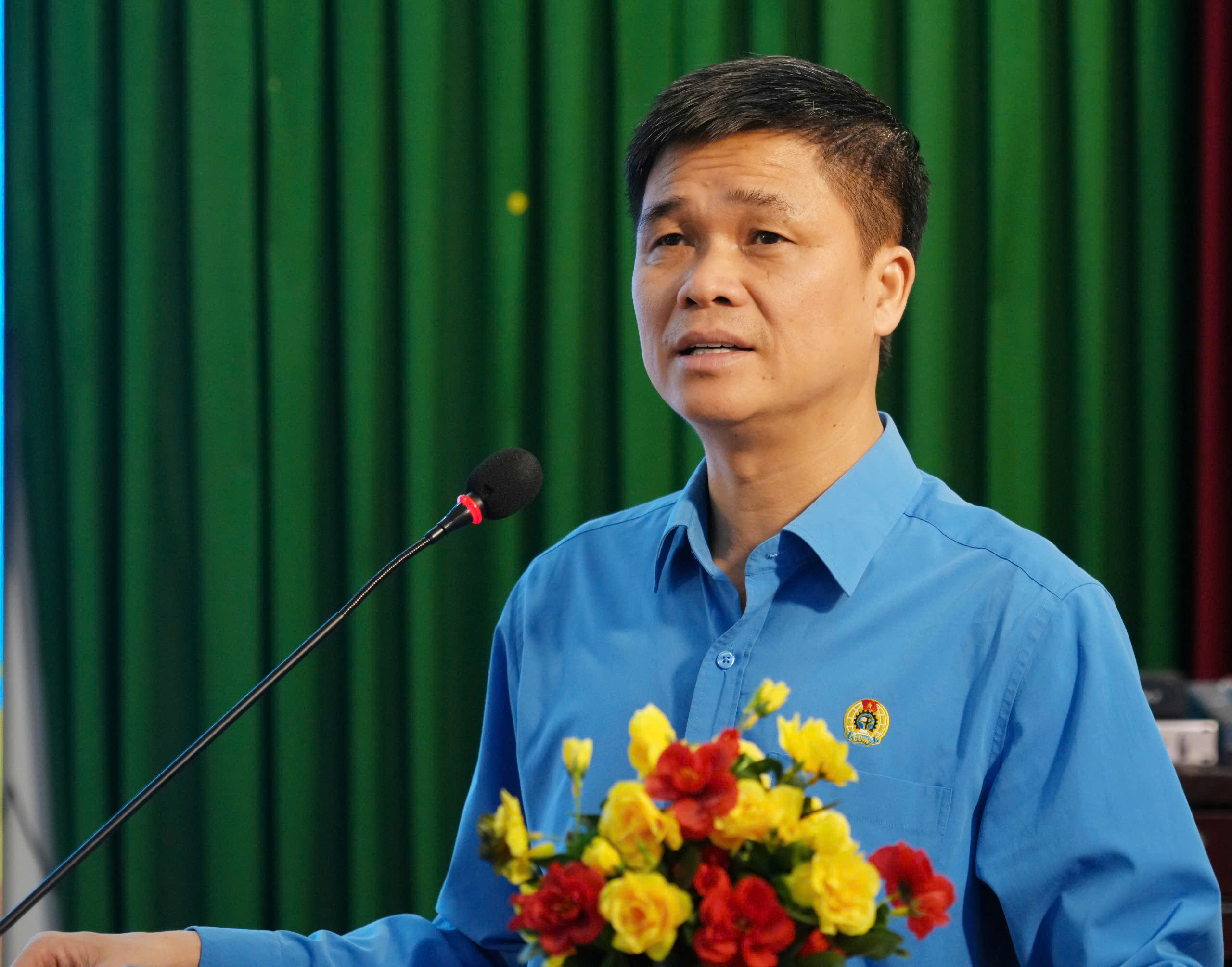  Ông Ngọ Duy Hiểu, Phó Chủ tịch Tổng LĐLĐ Việt Nam phát biểu khai mạc hội thảo.