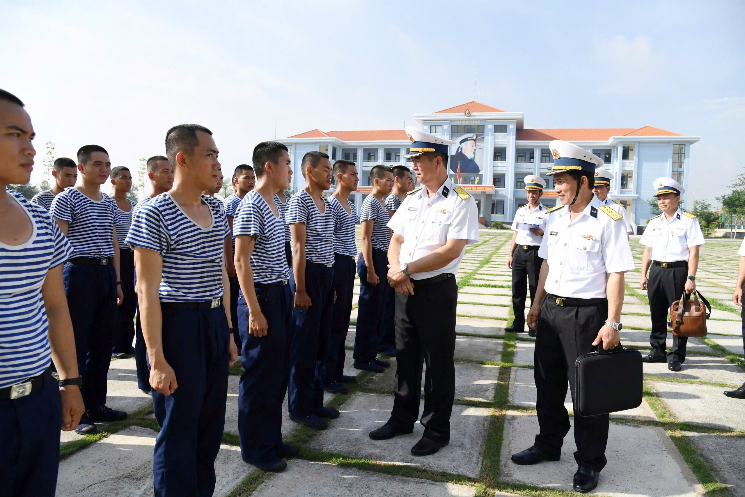 Đoàn công tác Bộ Tham mưu Hải quân kiếm tra huấn luyện tại Vùng 2.
