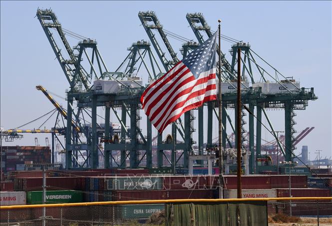 Cảng container hàng hóa Long Beach ở Los Angeles, Mỹ.
