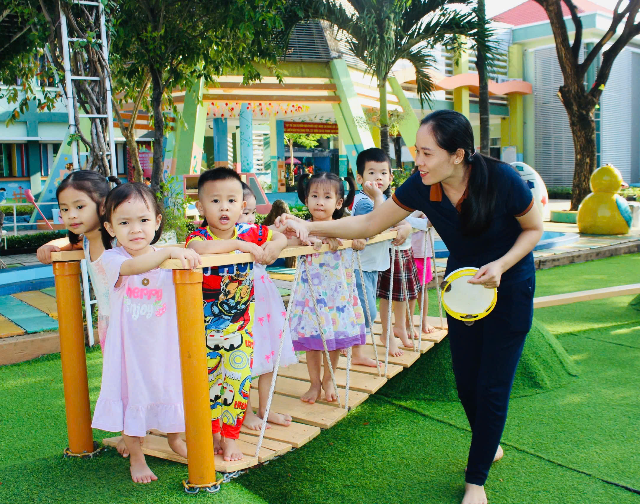 Giáo viên mầm non được tăng phụ cấp từ 35% lên 45% ở vùng thuận lợi, và lên 80% ở vùng có điều kiện kinh tế - xã hội đặc biệt khó khăn. 