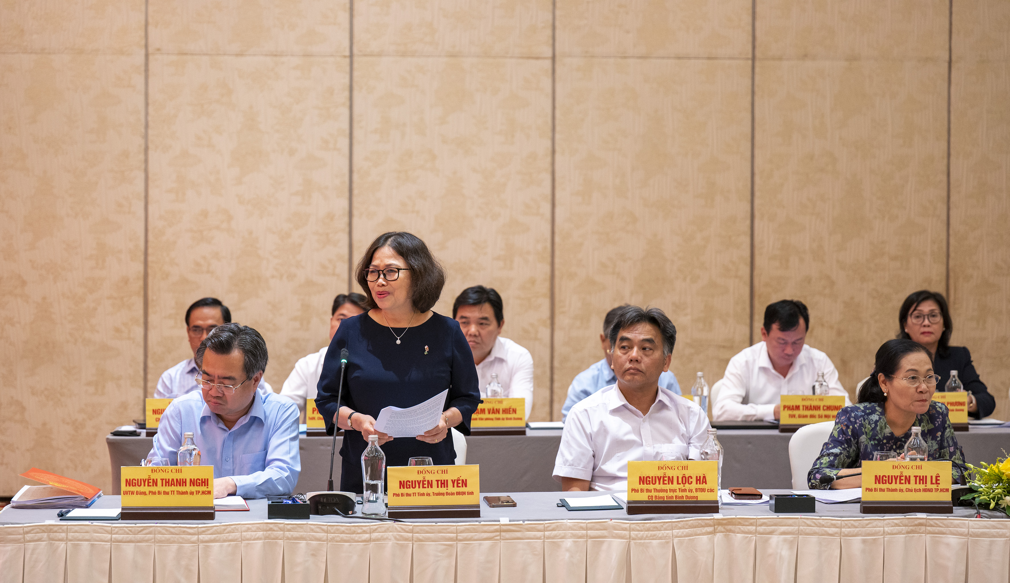 Bà Nguyễn Thị Yến, Phó Bí thư Thường trực Tỉnh ủy, Trưởng đoàn Đại biểu quốc hội tỉnh Bà Rịa-Vũng Tàu phát biểu tại hội nghị.