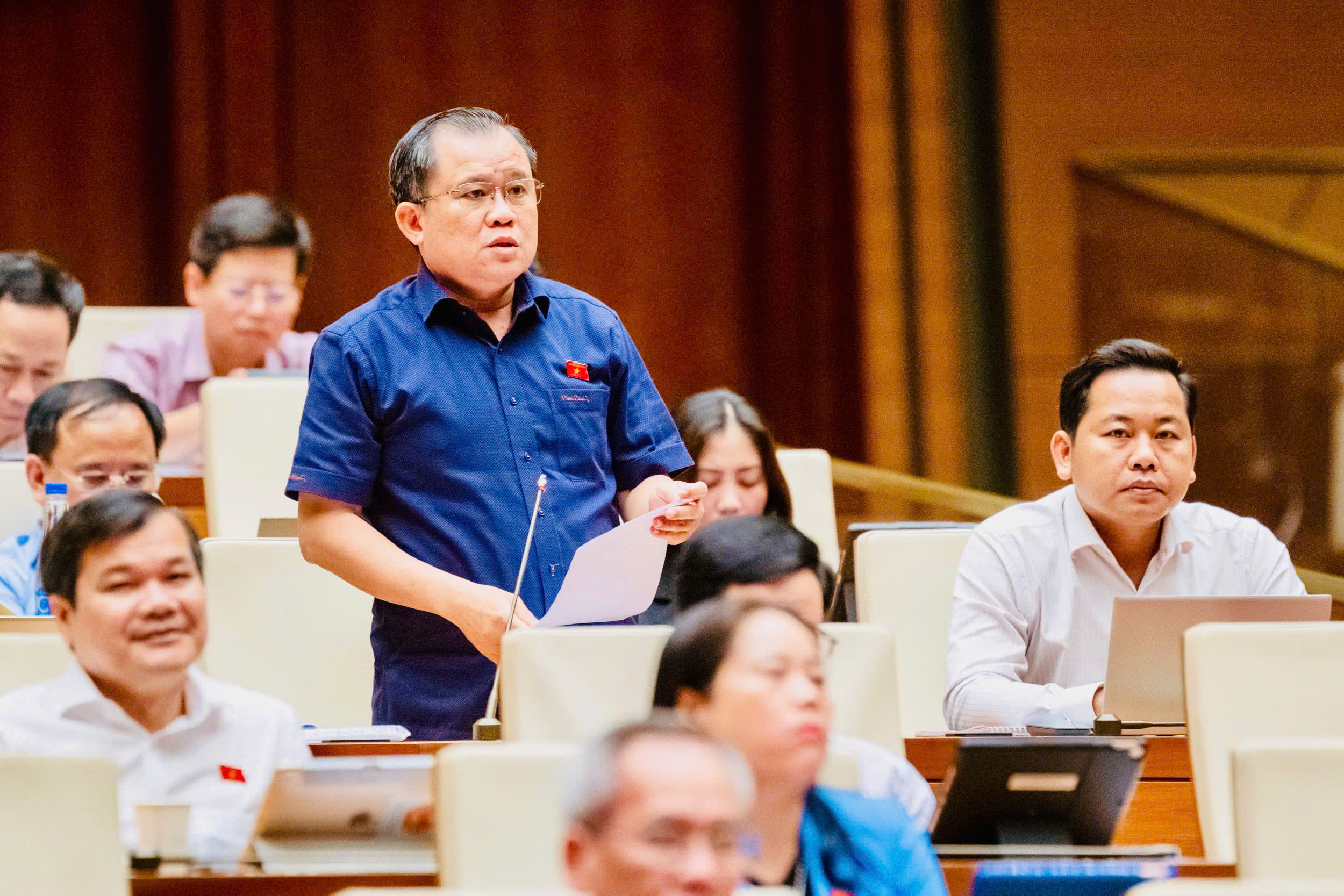 Đại biểu Quốc hội Nguyễn Tâm Hùng, Đại tá, Ủy viên Ủy ban Quốc phòng và An ninh của Quốc hội: “Quan tâm bảo vệ môi trường trong lĩnh vực năng lượng nguyên tử”.
