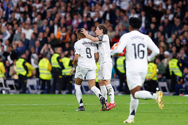 Real Madrid ngược dòng đánh bại Mallorca 2-1 ở vòng 36 La Liga.