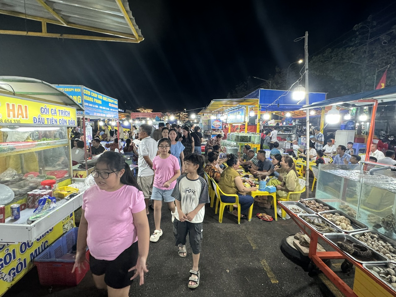 Chợ đêm Côn Đảo.