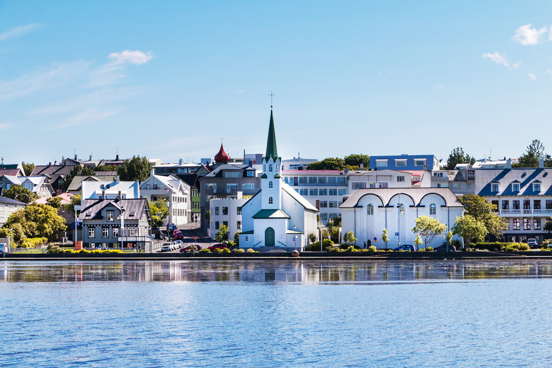 Reykjavik, thủ đô xinh đẹp của Iceland thu hút du khách bởi vẻ đẹp tráng lệ của cảnh quan và bầu không khí trong lành.