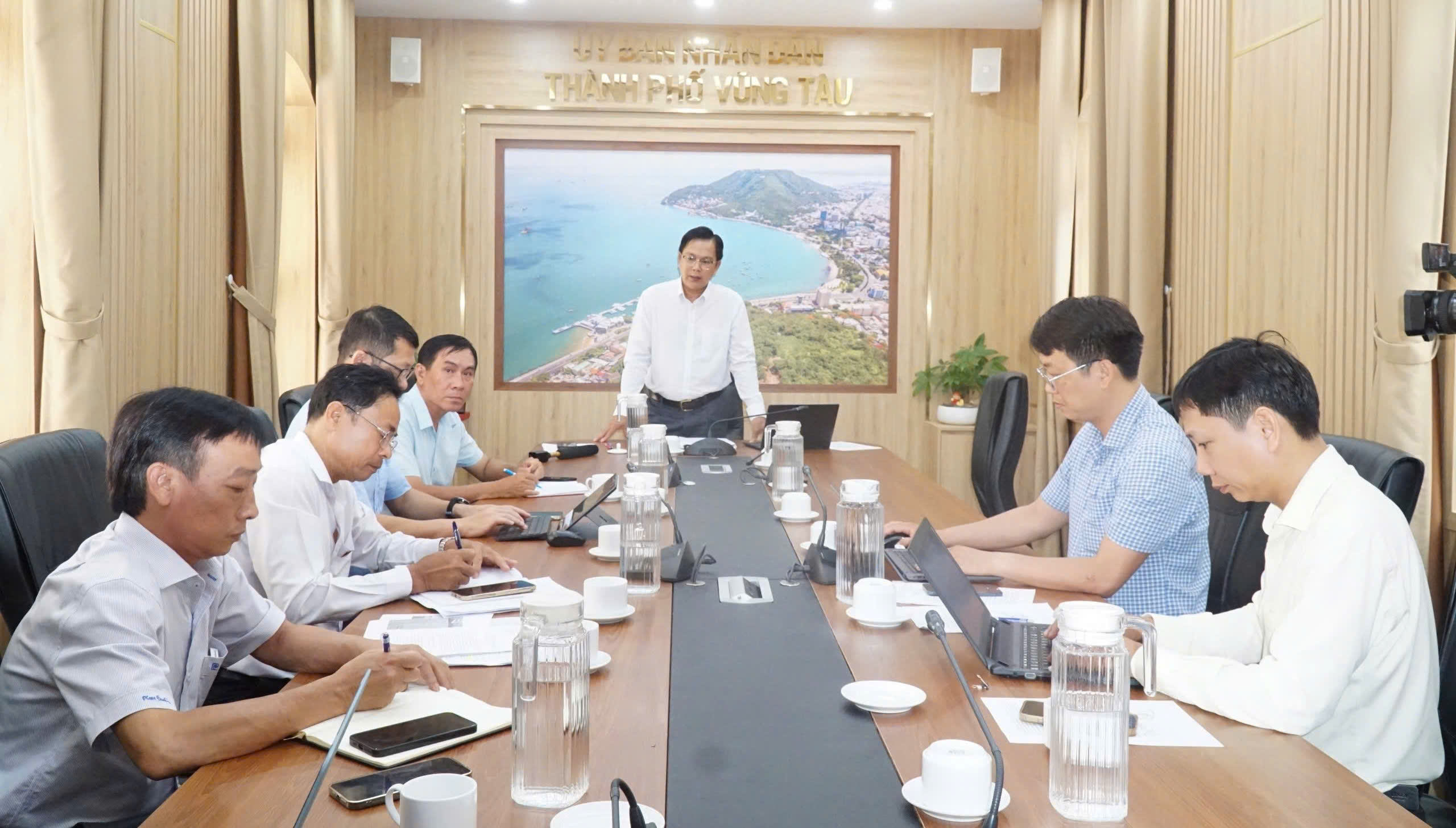 Ông Nguyễn Phúc Hoàng, Chủ tịch UBND TP. Vũng Tàu chủ trì cuộc họp.