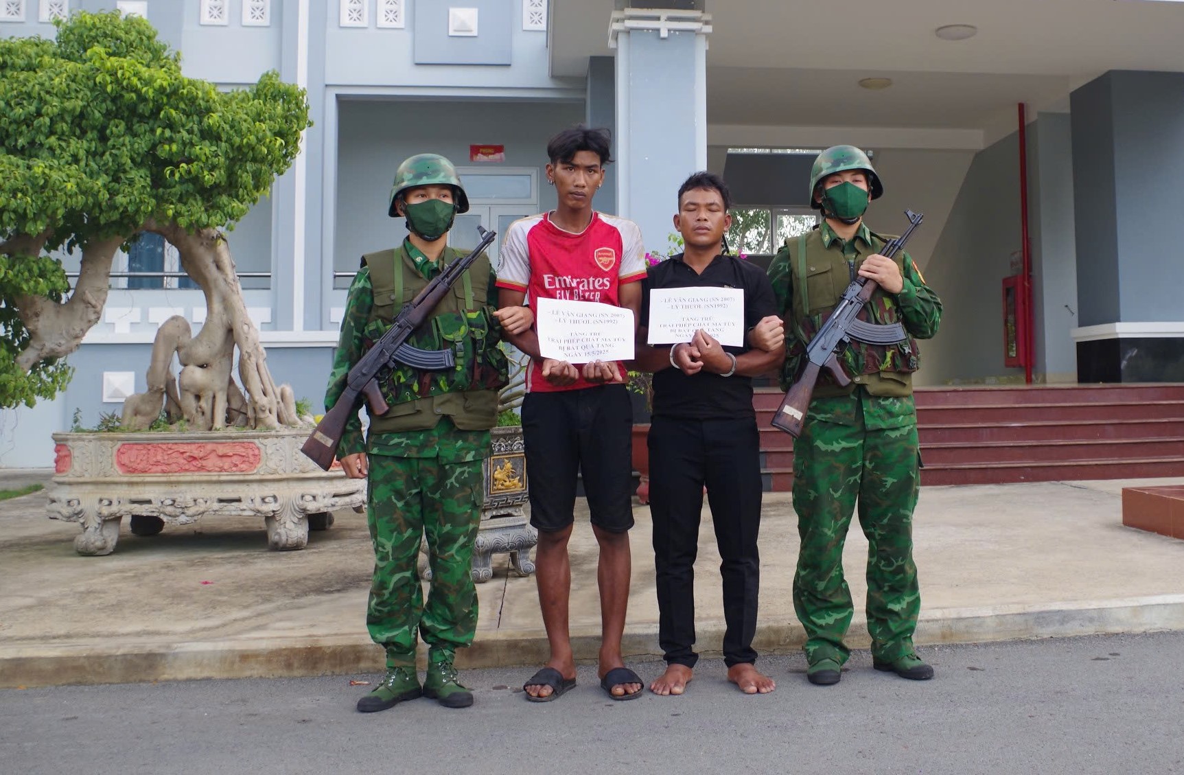 Đồn Biên phòng Phước Tỉnh bắt quả tang 2 đối tượng tàng trữ trái phép chất ma túy.