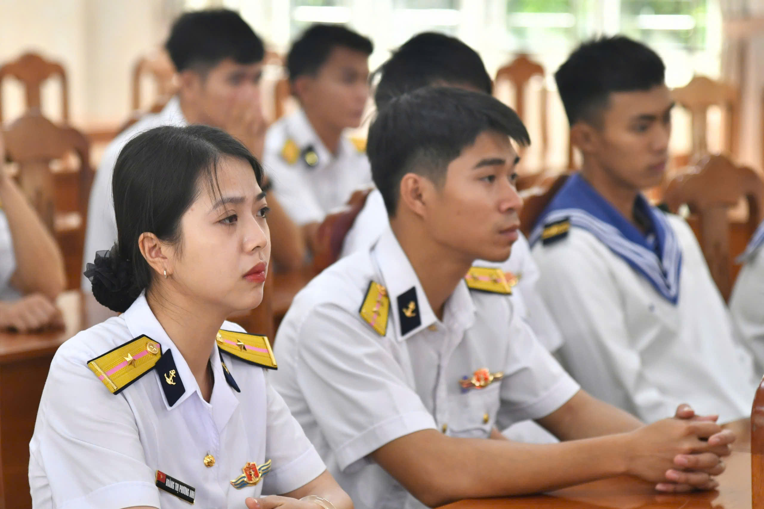 Các quần chúng ưu tú hoàn thành lớp học đối tượng Đảng.